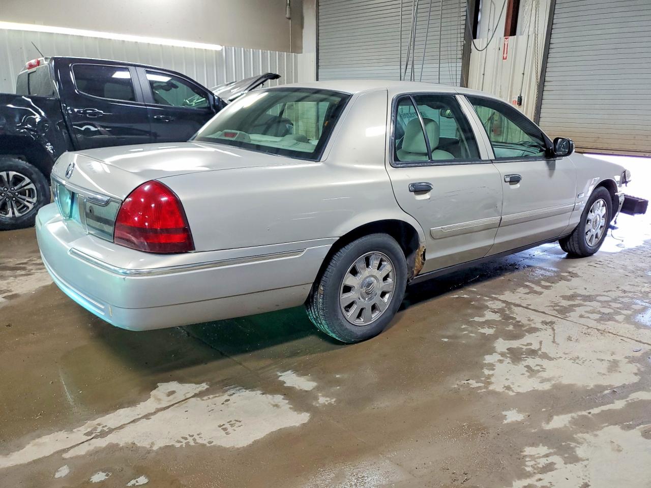 2007 Mercury Grand Marquis Ls Silver vin: 2MHHM75V97X613607