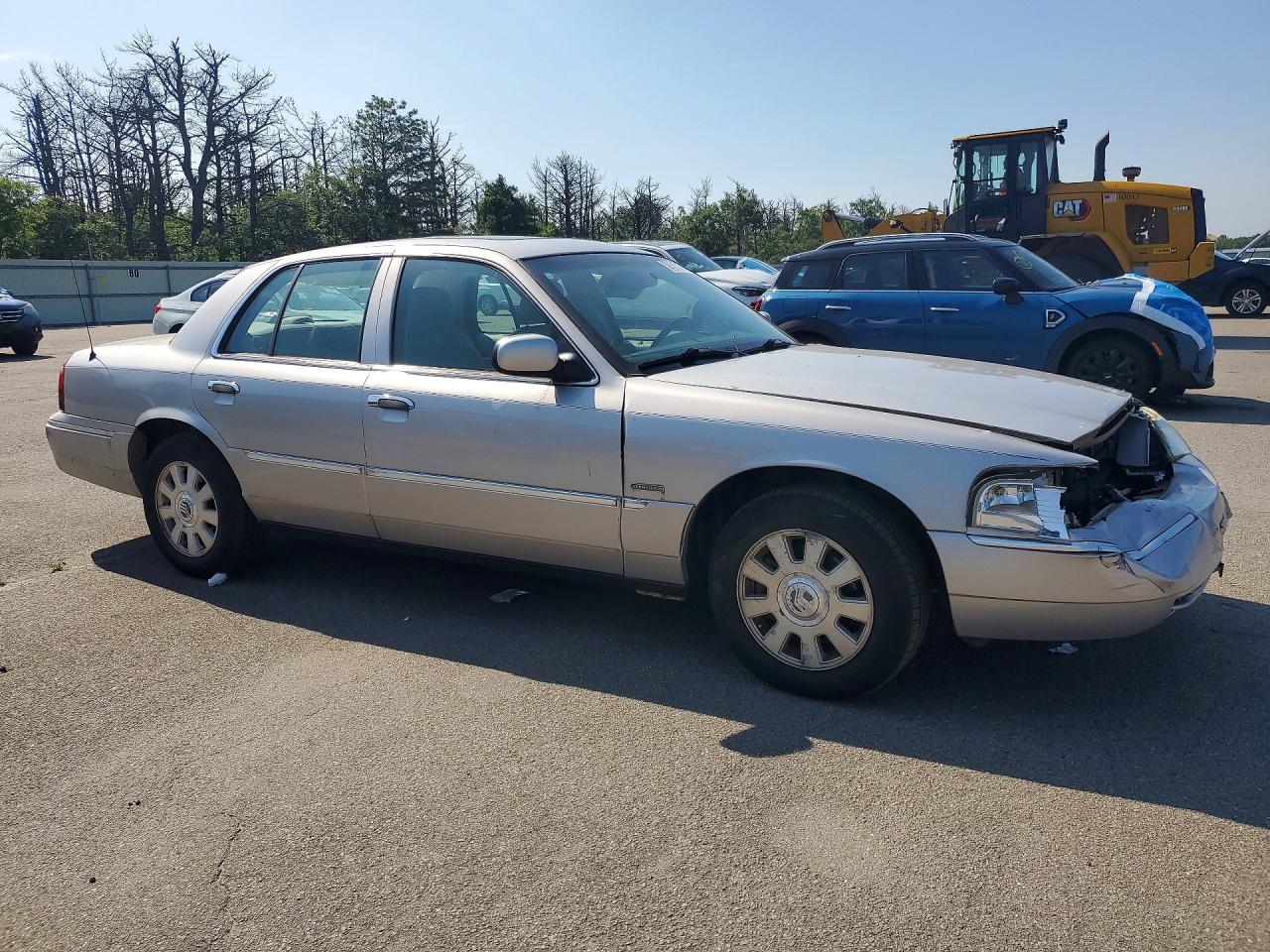 2005 Mercury Marquis Silver vin: 2MHHM75W05X625439