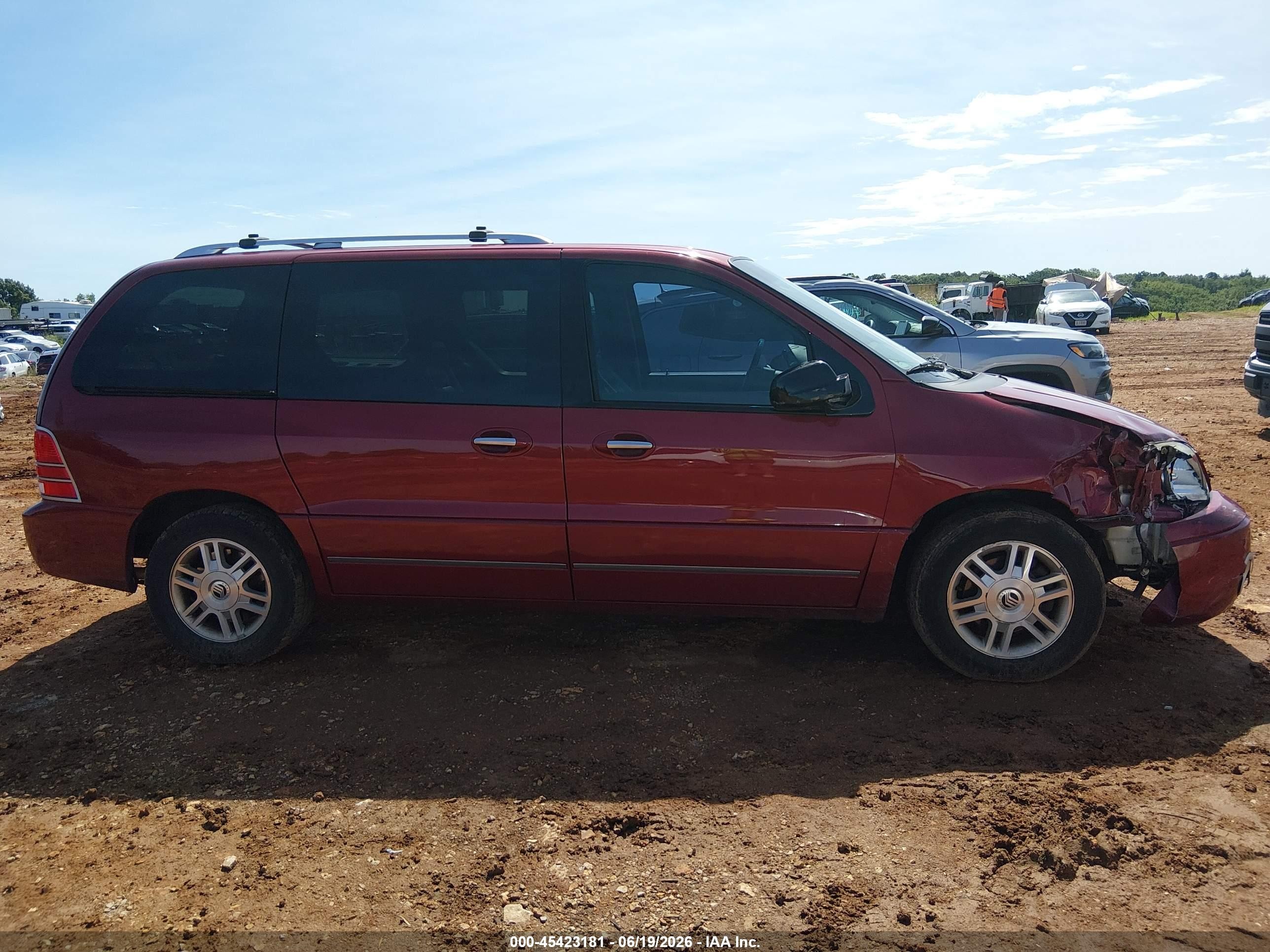2004 Mercury Monterey   Red vin: 2MRDA20264BJ11956