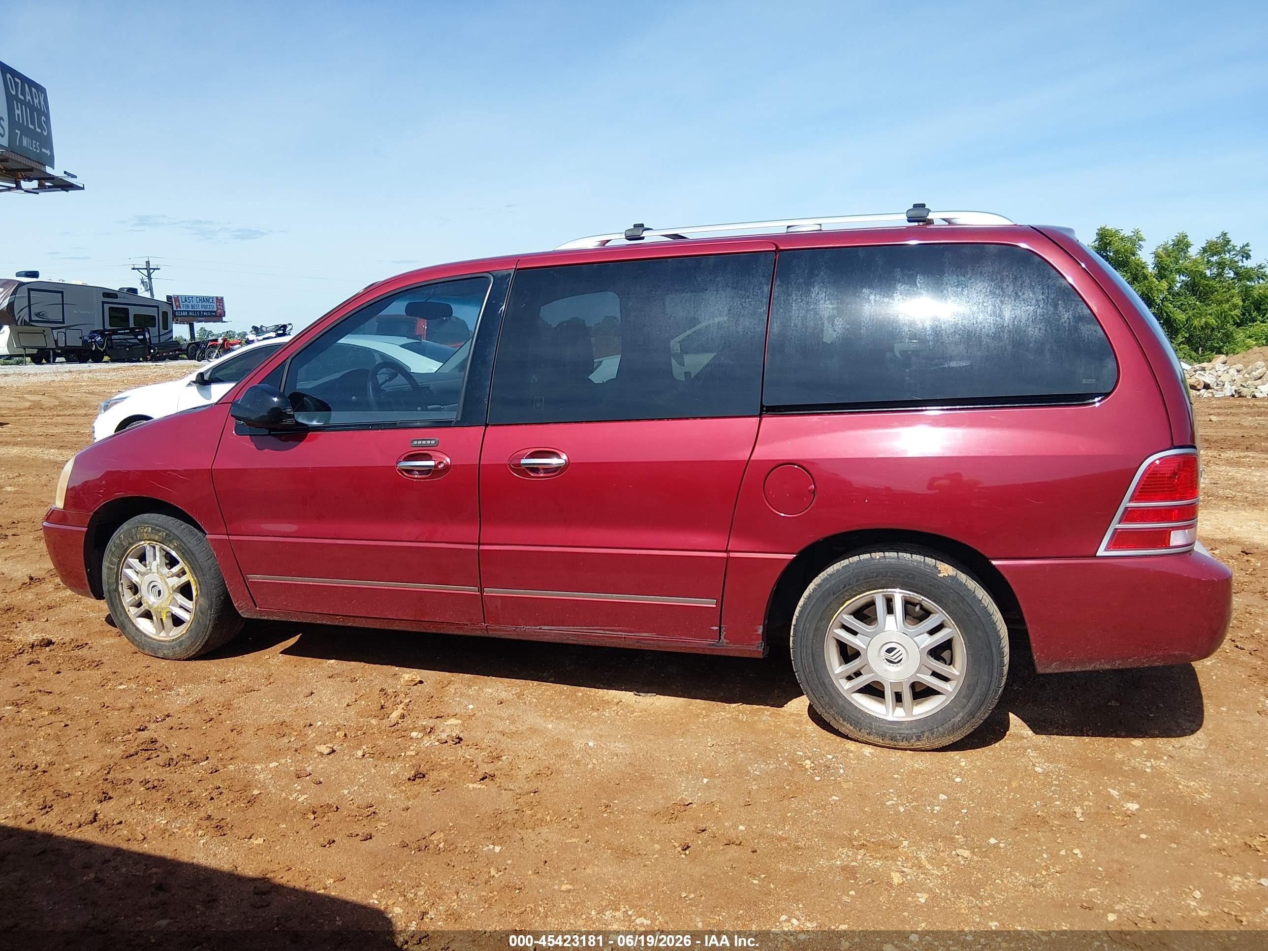 2004 Mercury Monterey   Red vin: 2MRDA20264BJ11956