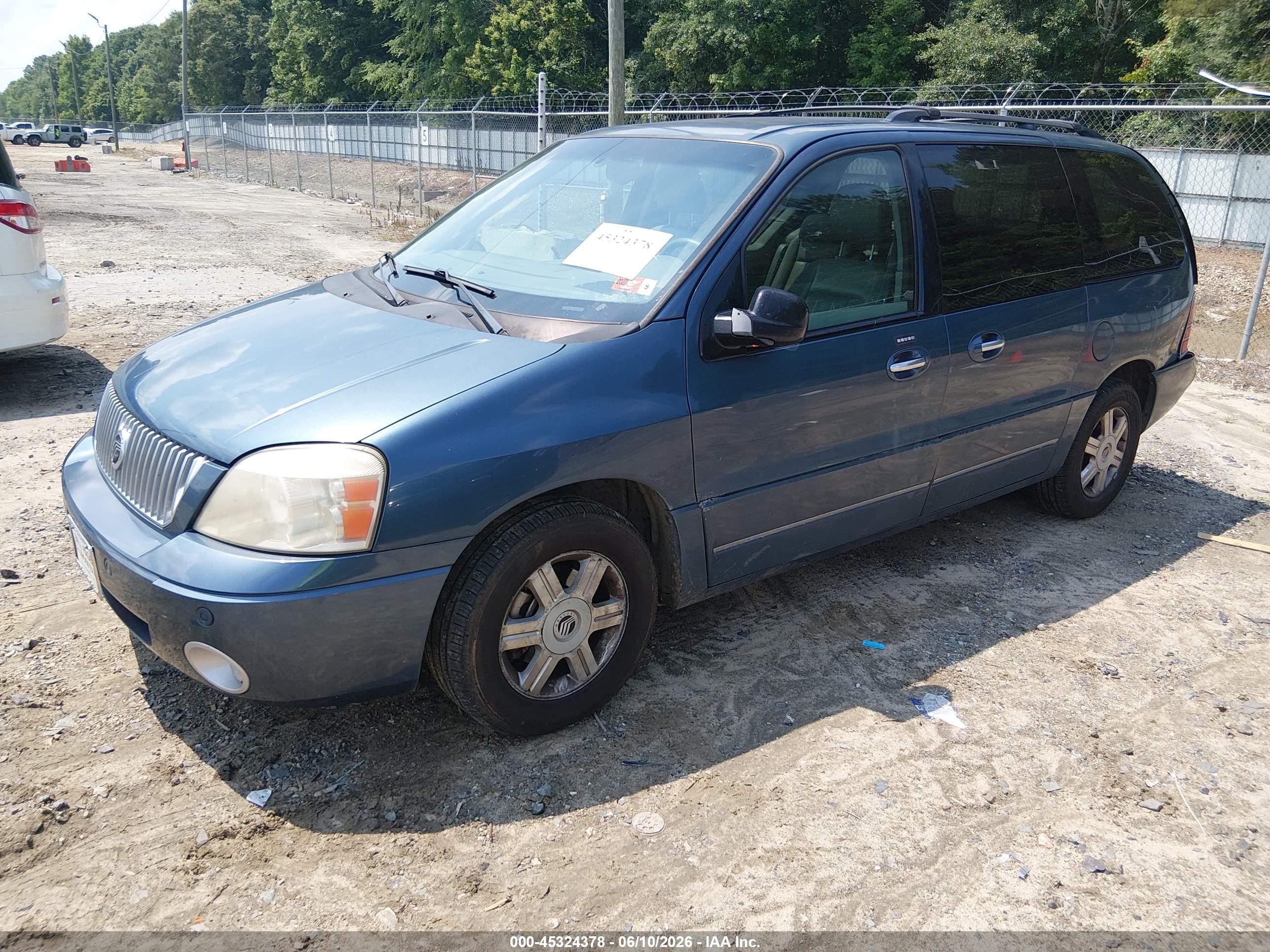 2004 Mercury Monterey   Blue vin: 2MRDA20284BJ12431