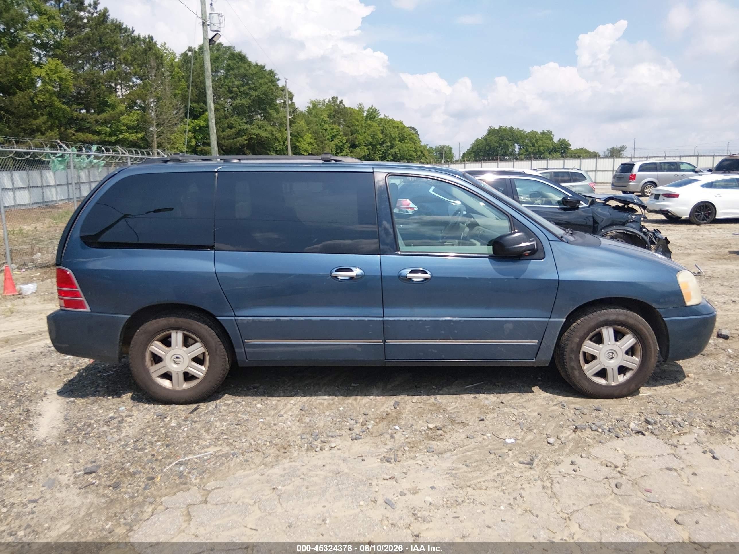 2004 Mercury Monterey   Blue vin: 2MRDA20284BJ12431