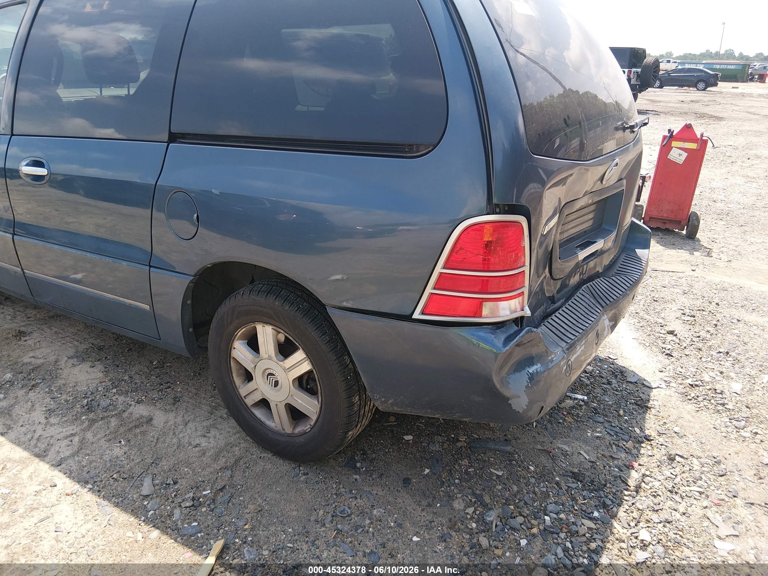 2004 Mercury Monterey   Blue vin: 2MRDA20284BJ12431