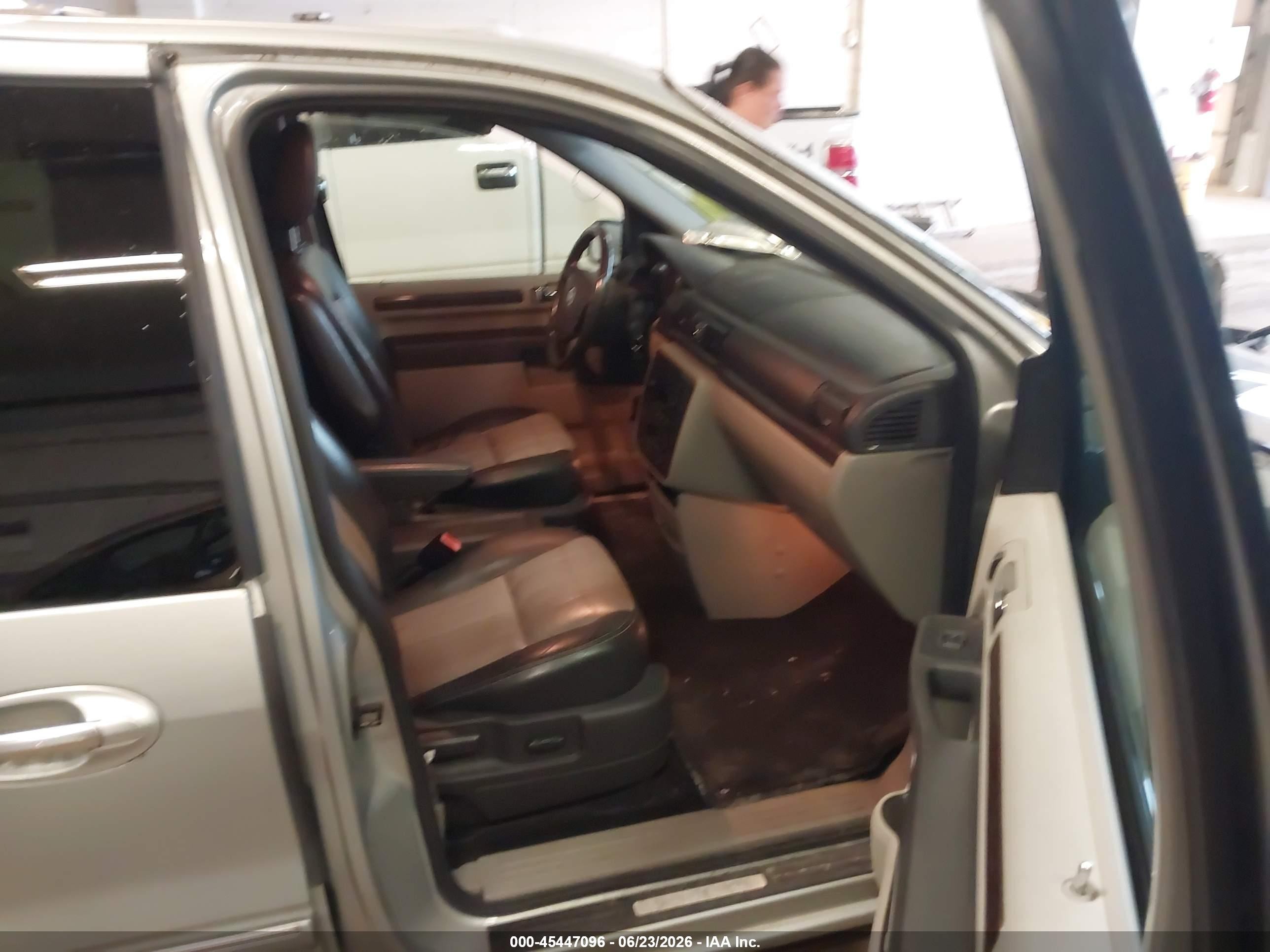 2006 Mercury Monterey Luxury Silver vin: 2MRDA222X6BJ02161