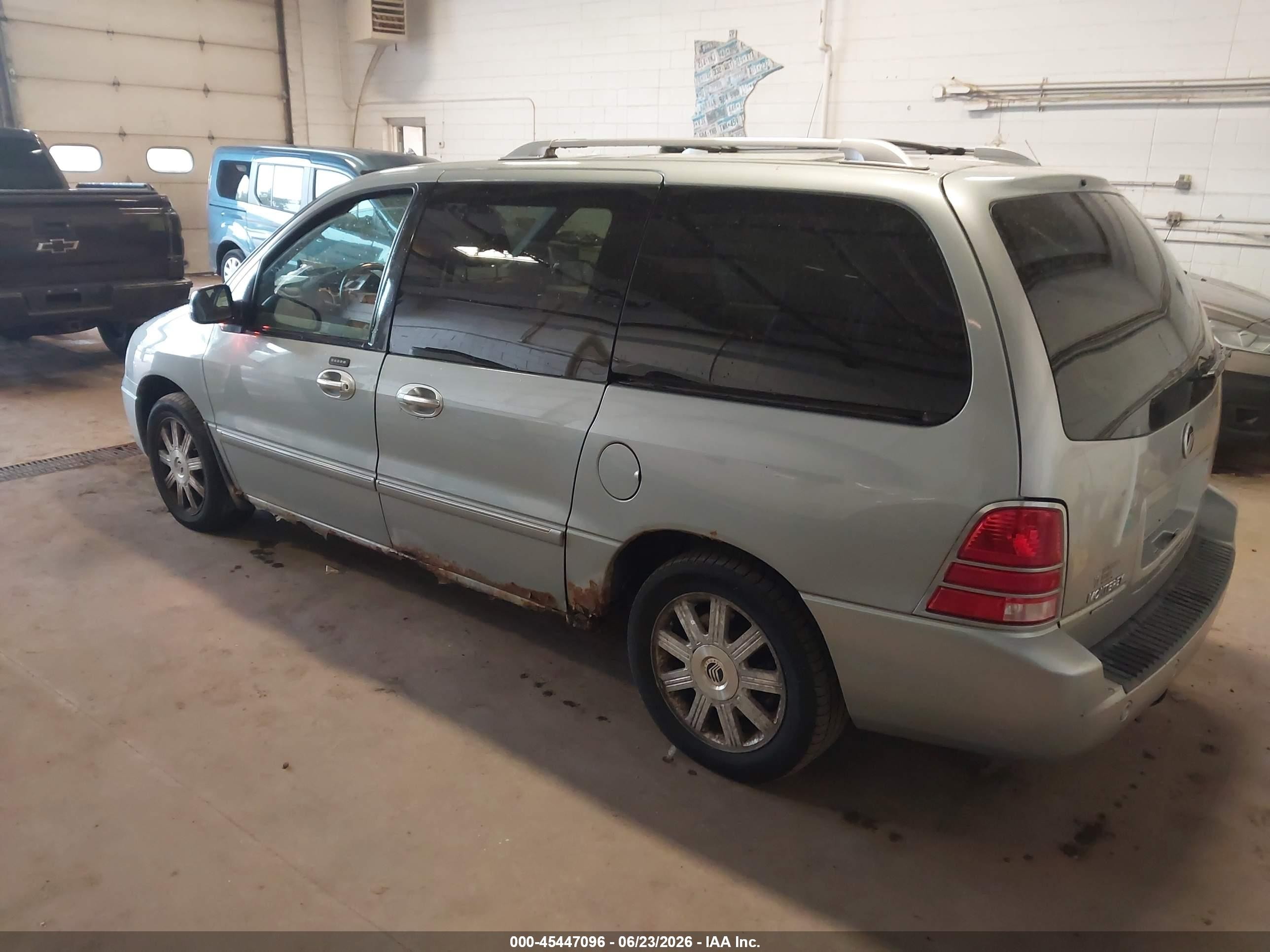 2006 Mercury Monterey Luxury Silver vin: 2MRDA222X6BJ02161