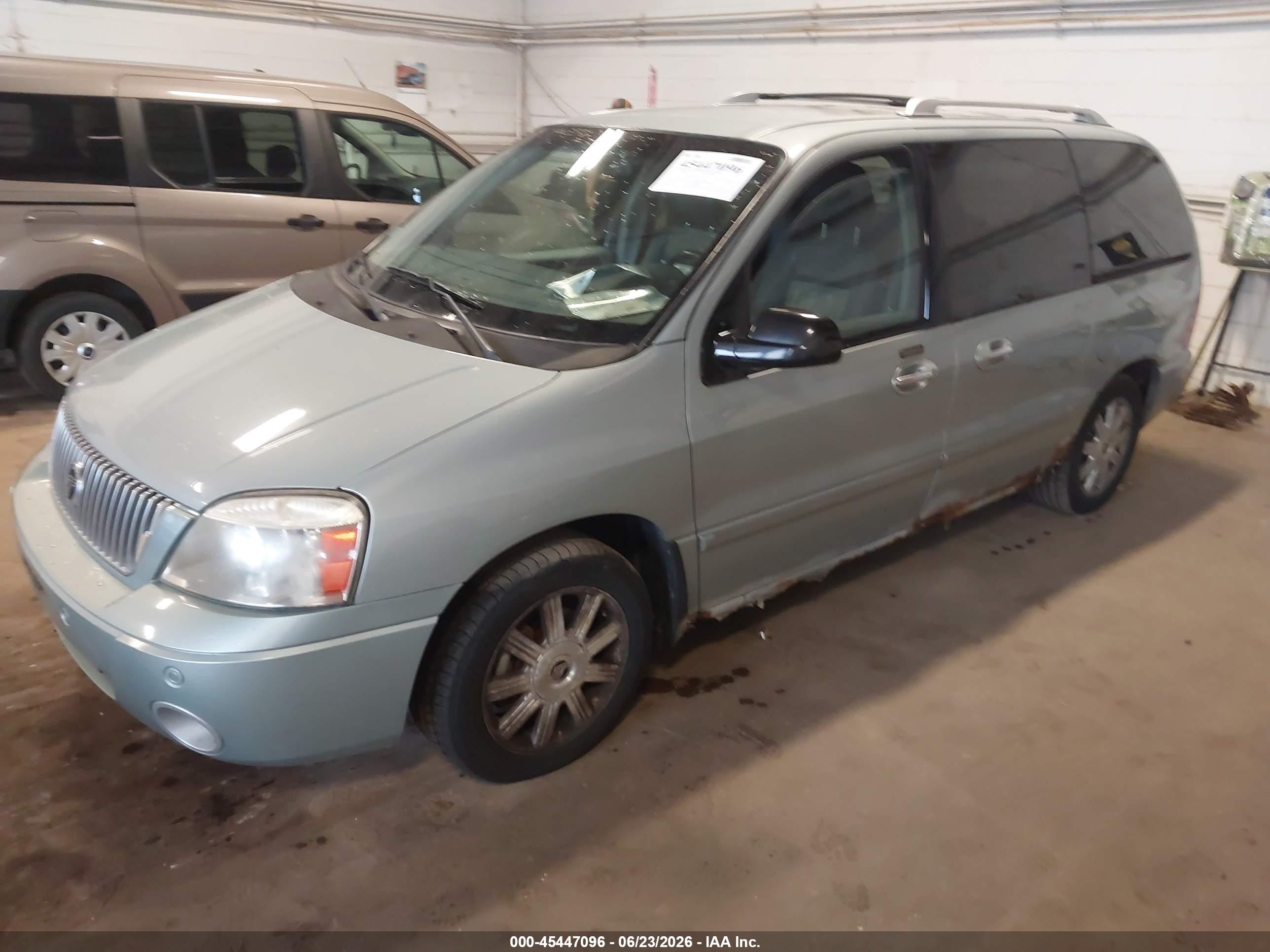 2006 Mercury Monterey Luxury Silver vin: 2MRDA222X6BJ02161