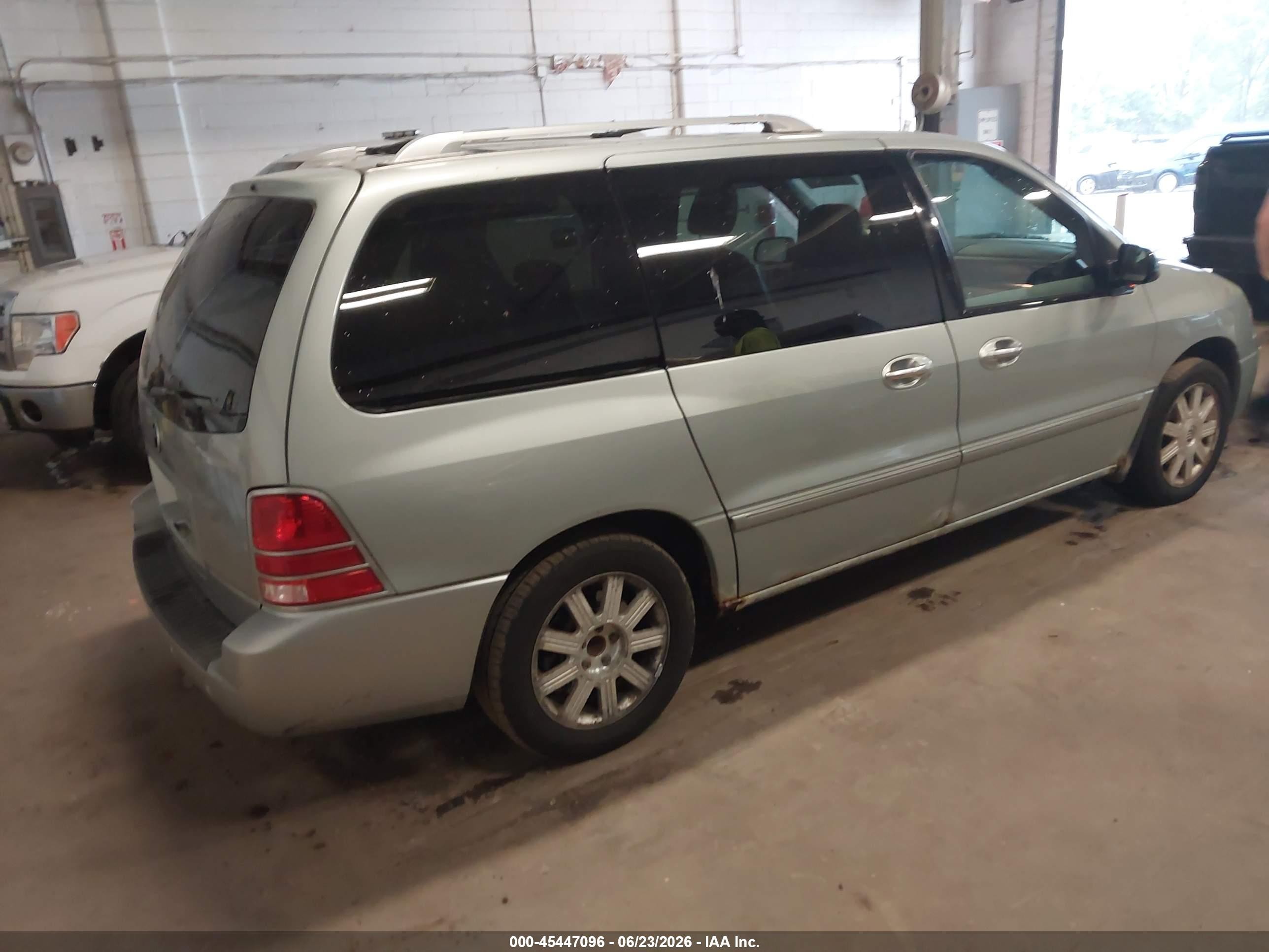 2006 Mercury Monterey Luxury Silver vin: 2MRDA222X6BJ02161