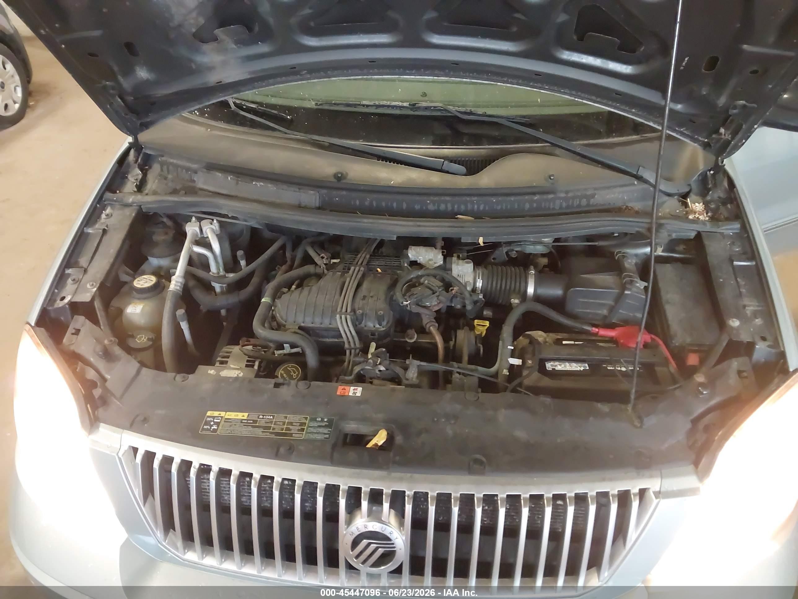 2006 Mercury Monterey Luxury Silver vin: 2MRDA222X6BJ02161