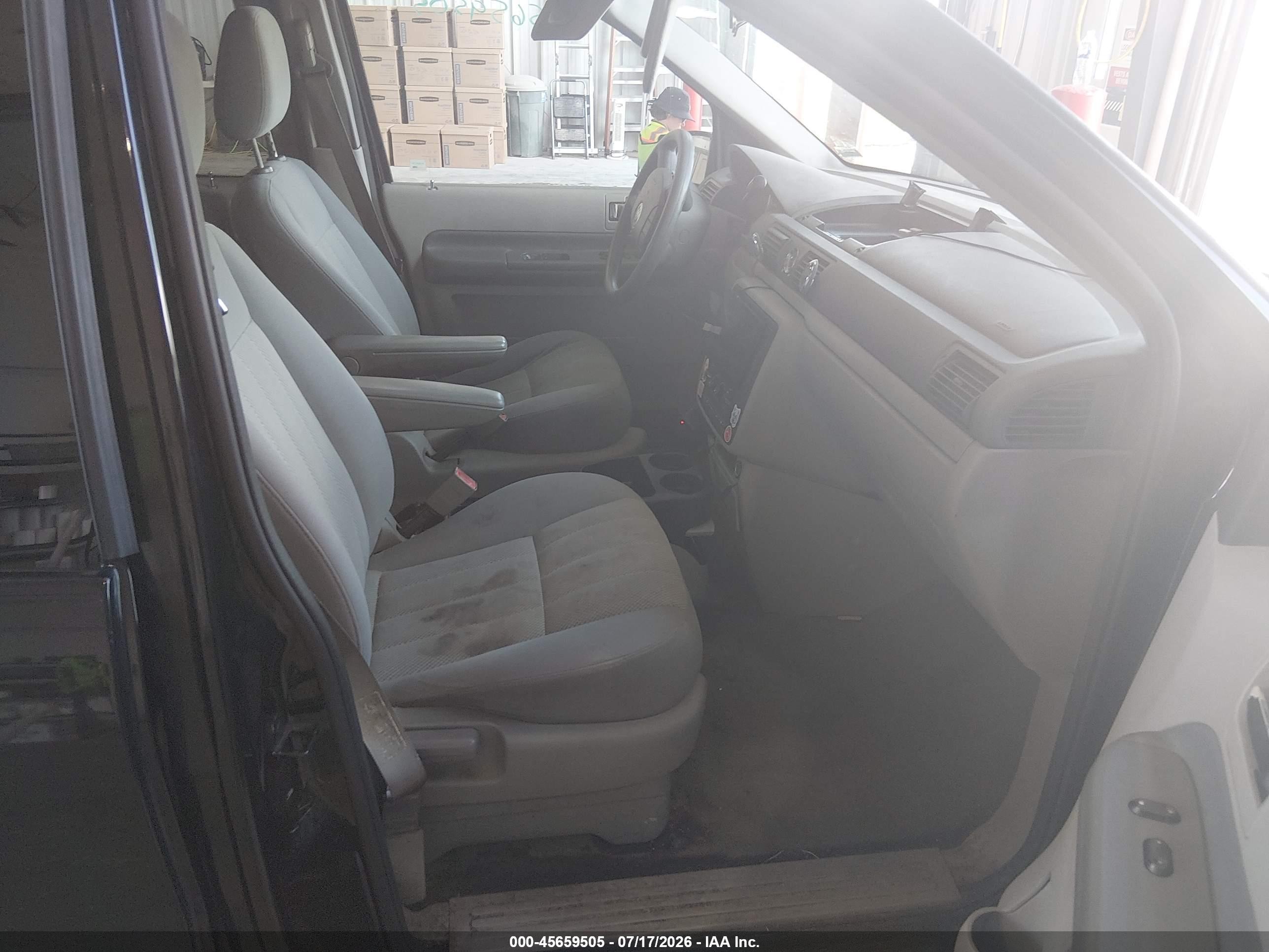 2004 Mercury Monterey   Black vin: 2MRZA20204BJ02403