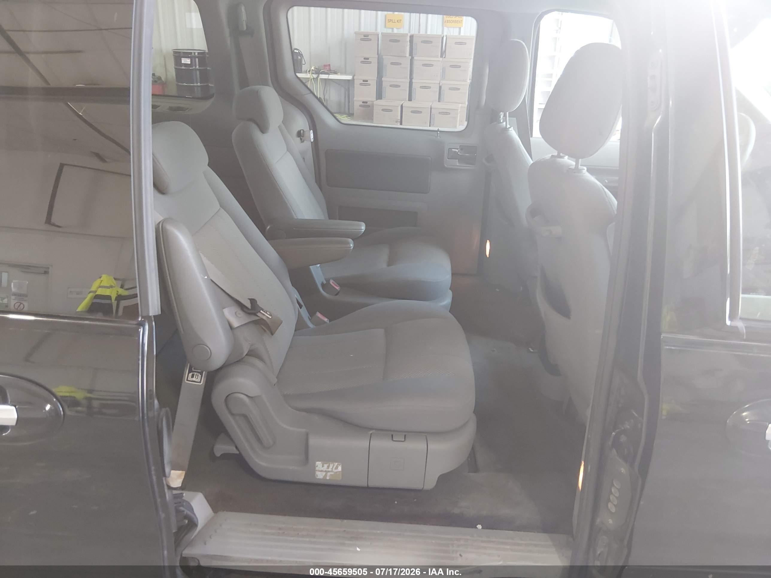 2004 Mercury Monterey   Black vin: 2MRZA20204BJ02403