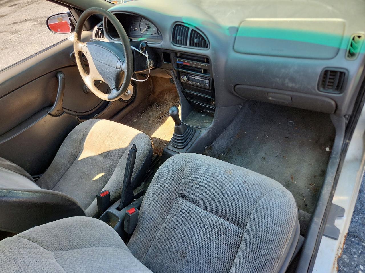 2001 Suzuki Swift Base Silver vin: 2S2AB21H216601018