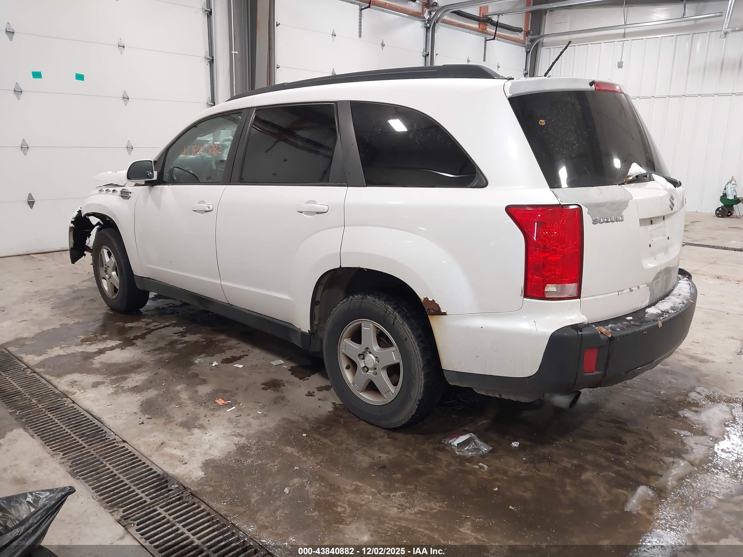 2007 Suzuki Xl7   White vin: 2S3DA217176104179