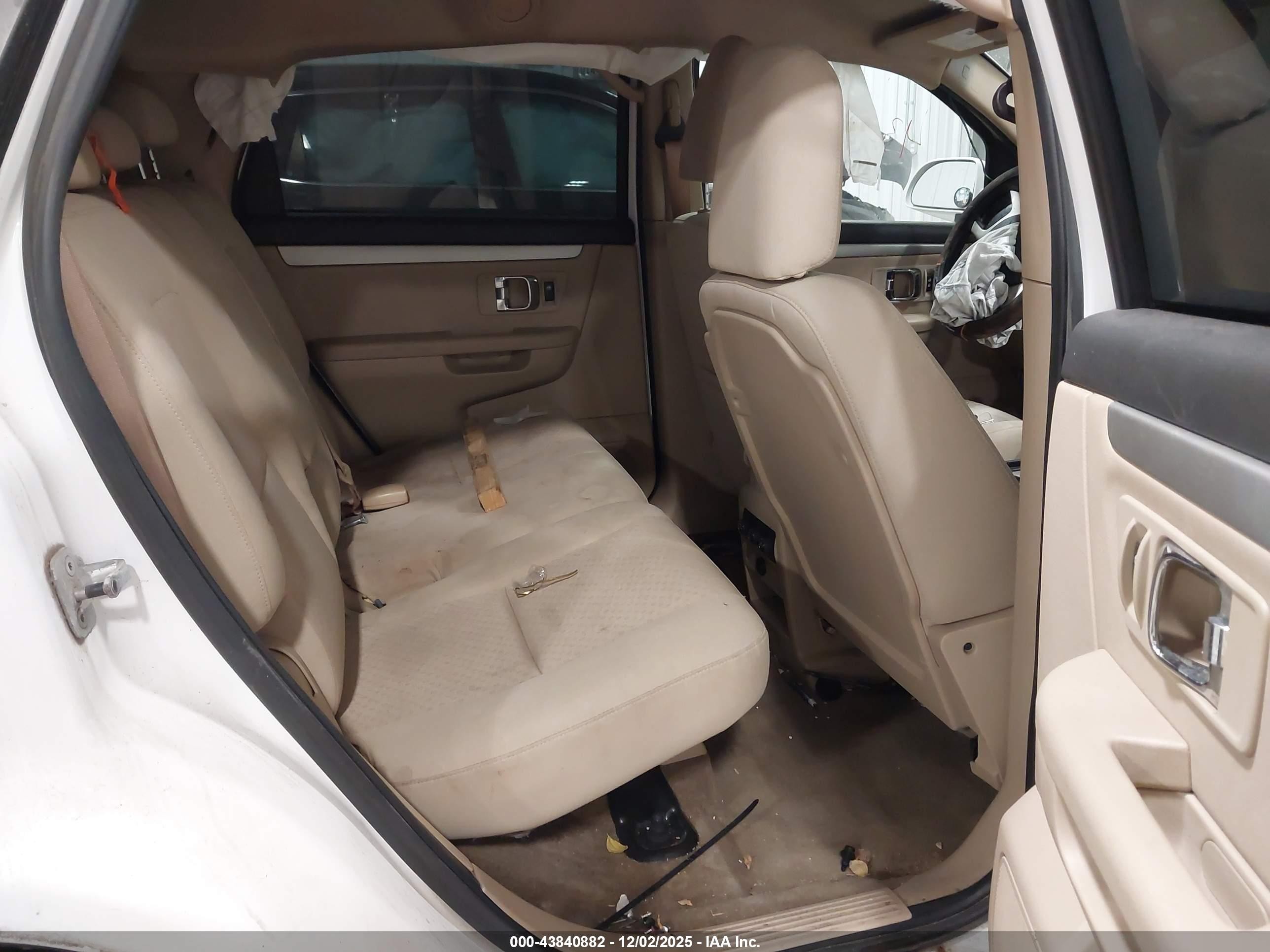 2007 Suzuki Xl7   White vin: 2S3DA217176104179