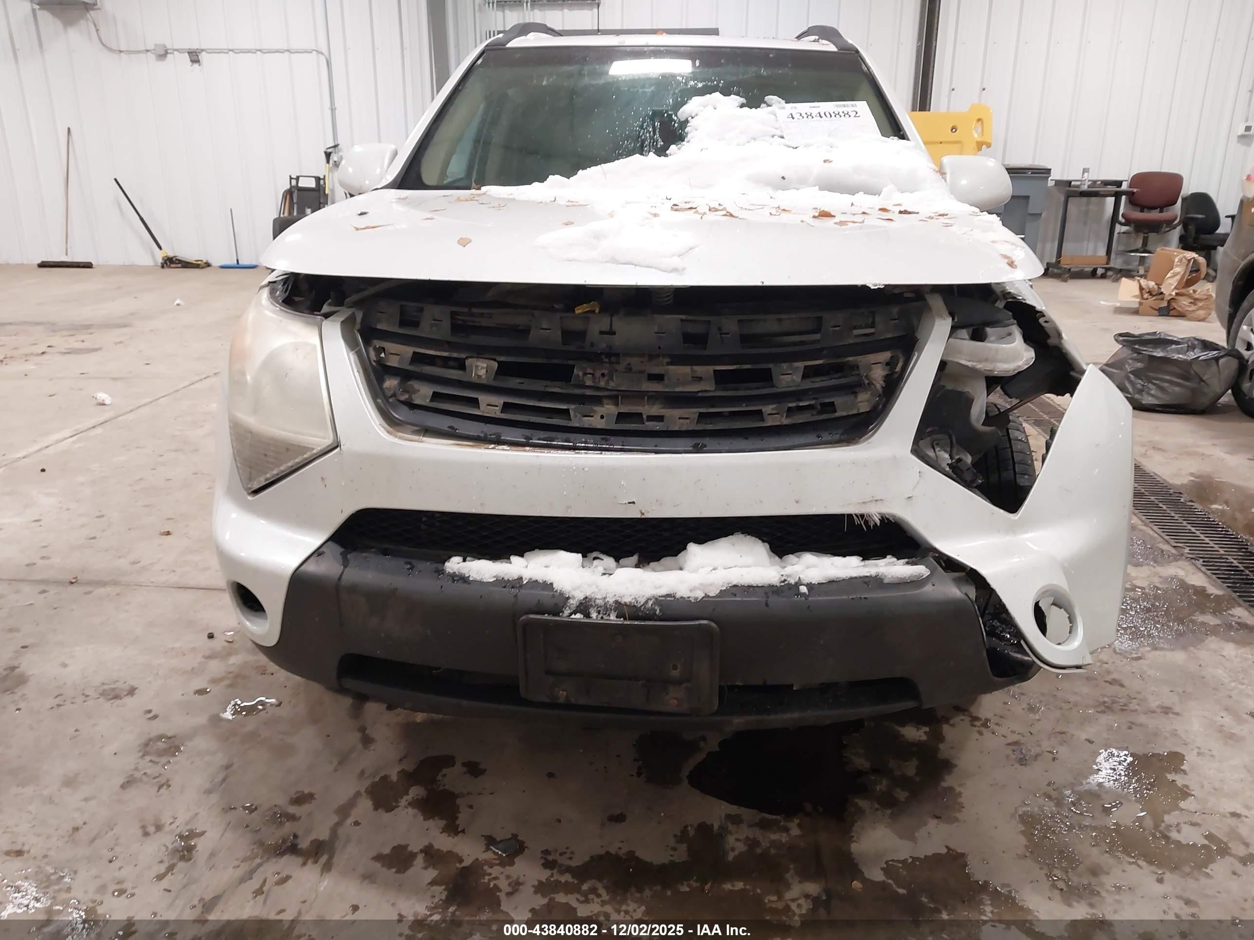 2007 Suzuki Xl7   White vin: 2S3DA217176104179