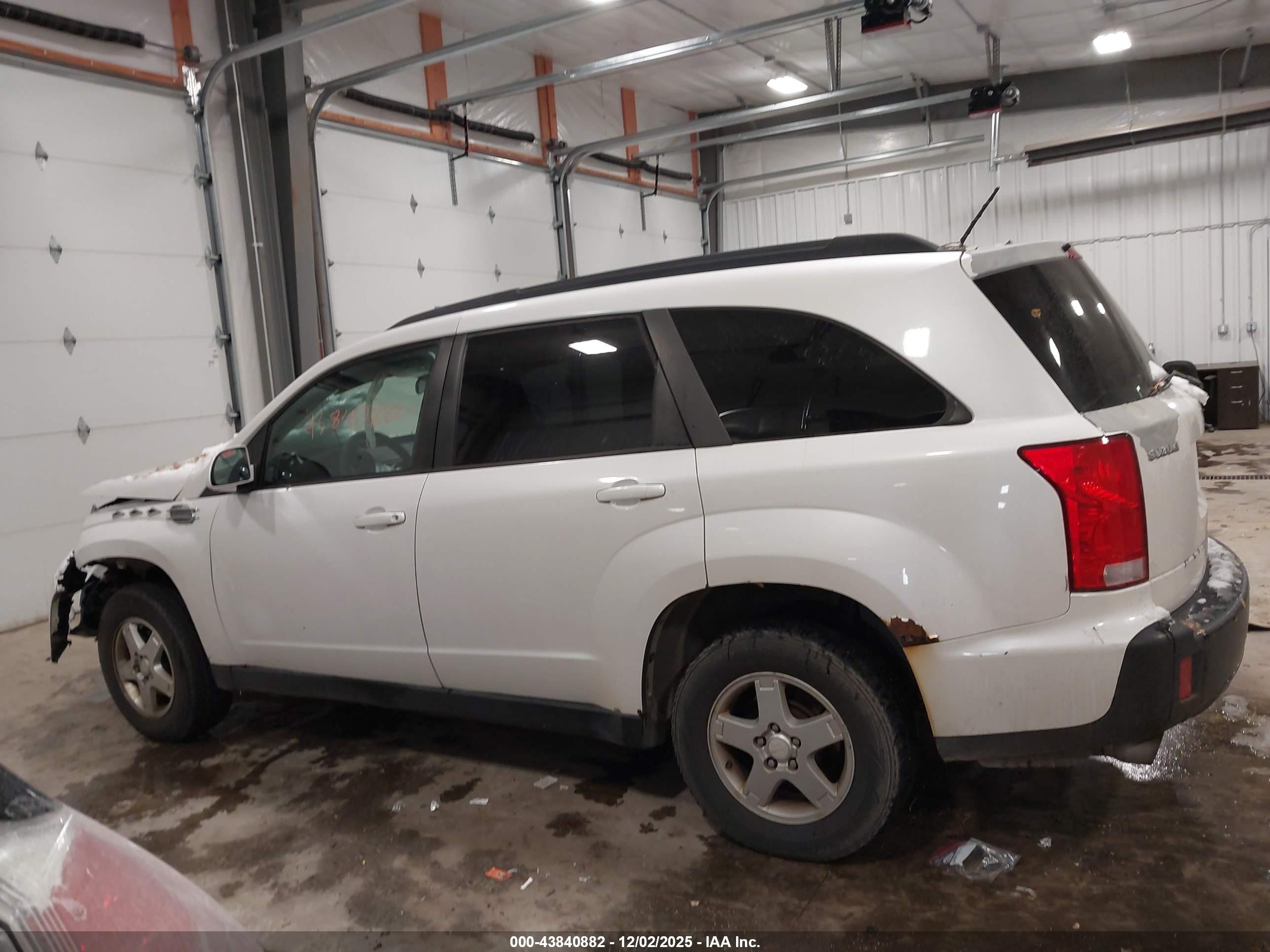2007 Suzuki Xl7   White vin: 2S3DA217176104179