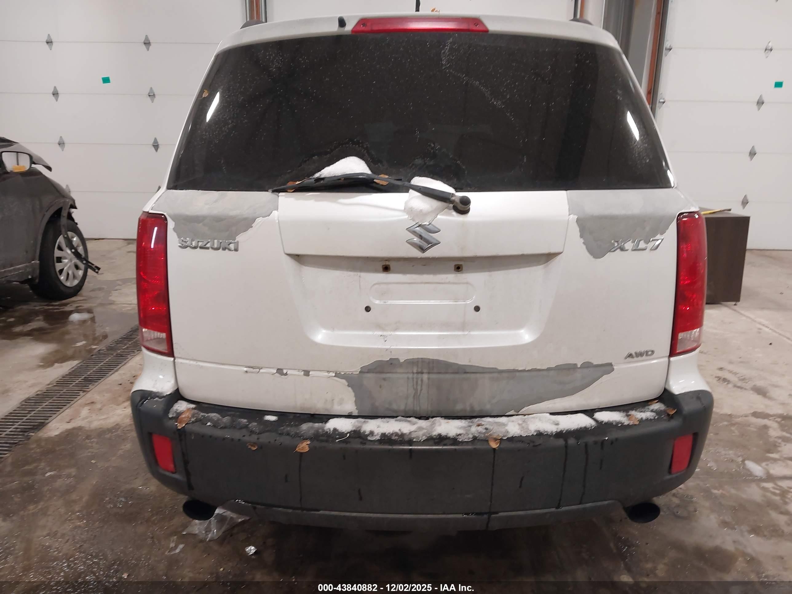 2007 Suzuki Xl7   White vin: 2S3DA217176104179
