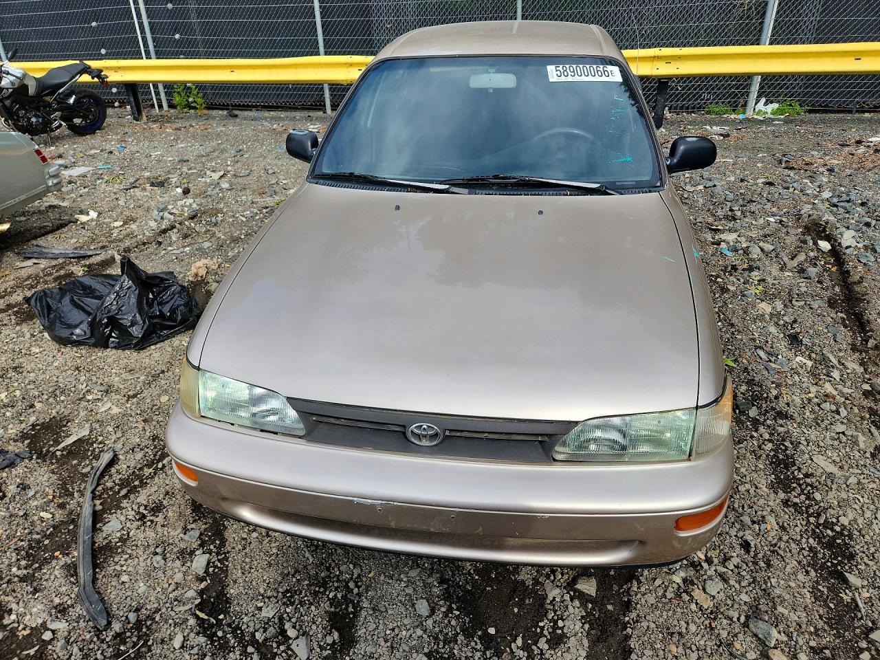 1995 Toyota Corolla Base Silver vin: 2T1AE04B3SC071011