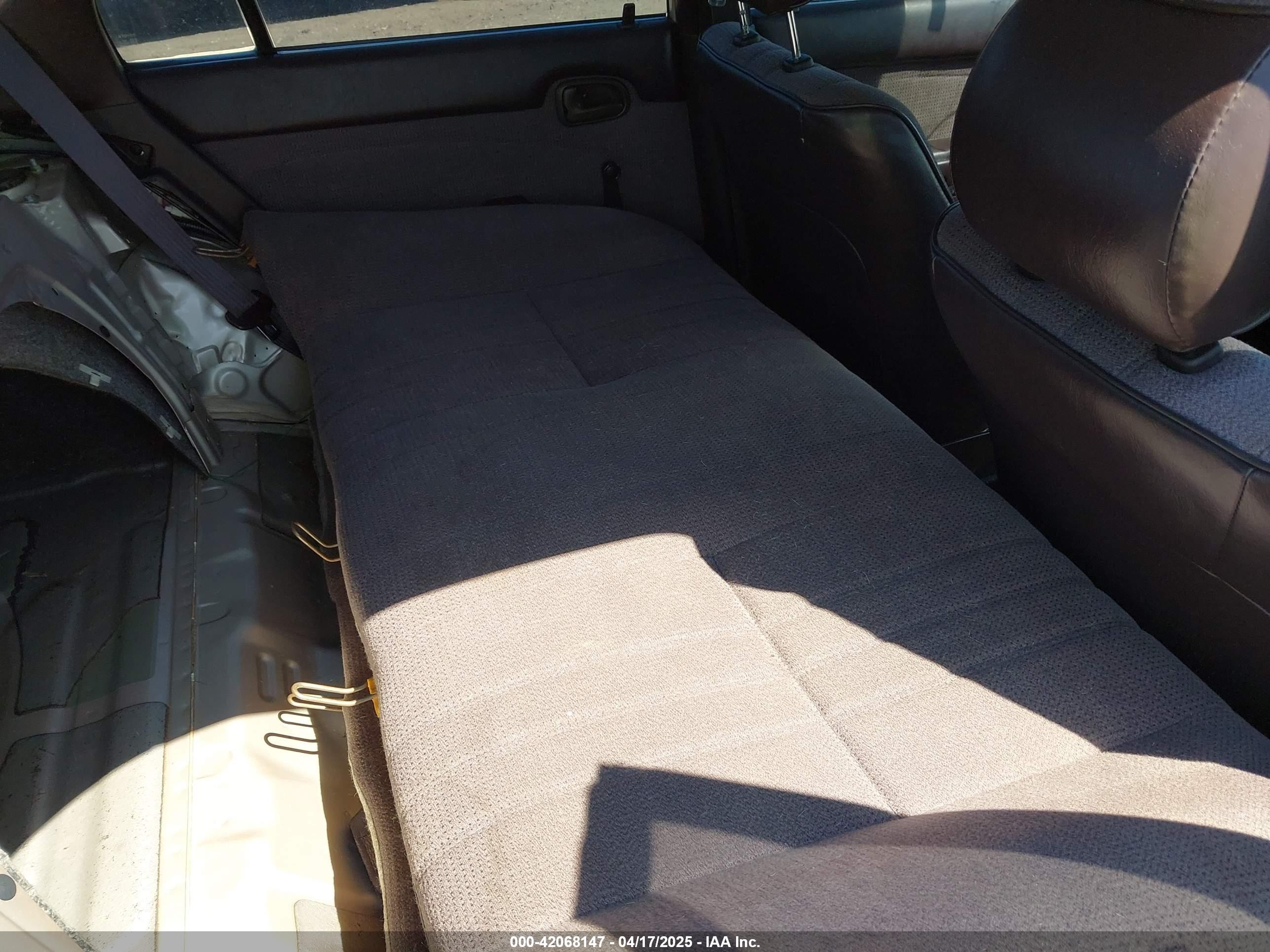 1995 Toyota Corolla   Tan vin: 2T1AE04B5SC086299
