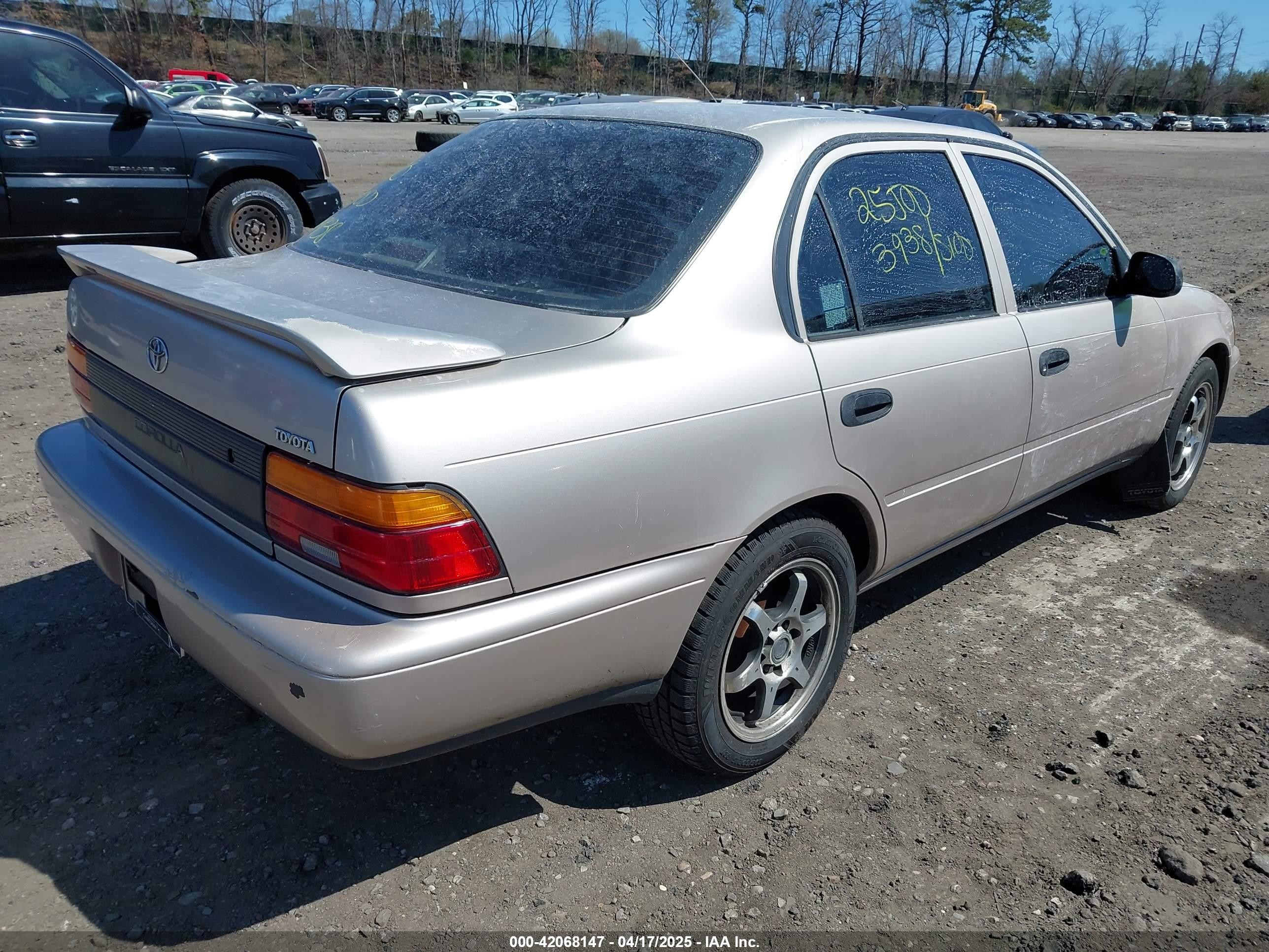 1995 Toyota Corolla   Tan vin: 2T1AE04B5SC086299