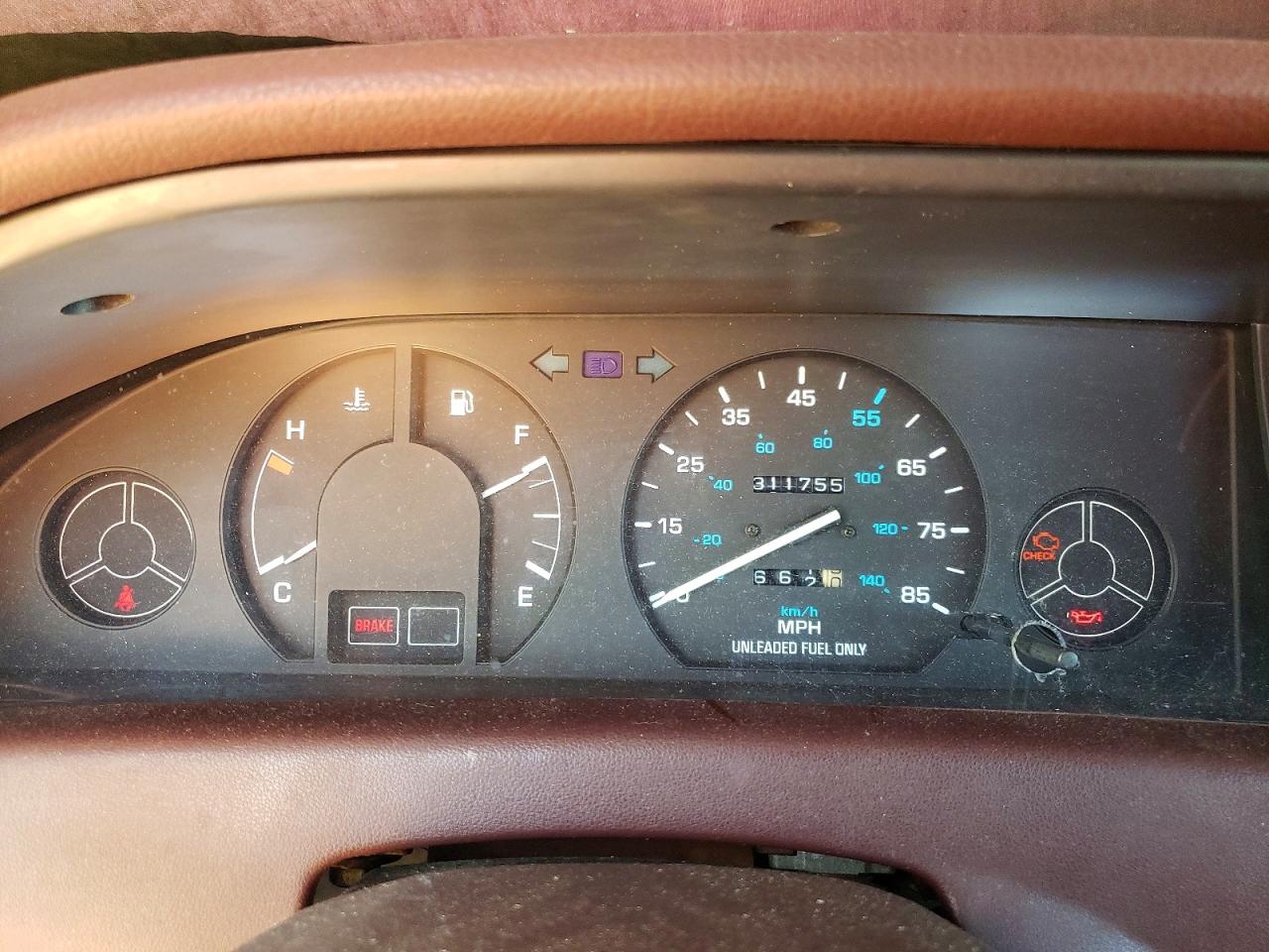1992 Toyota Corolla Base Red vin: 2T1AE91A8NC181864