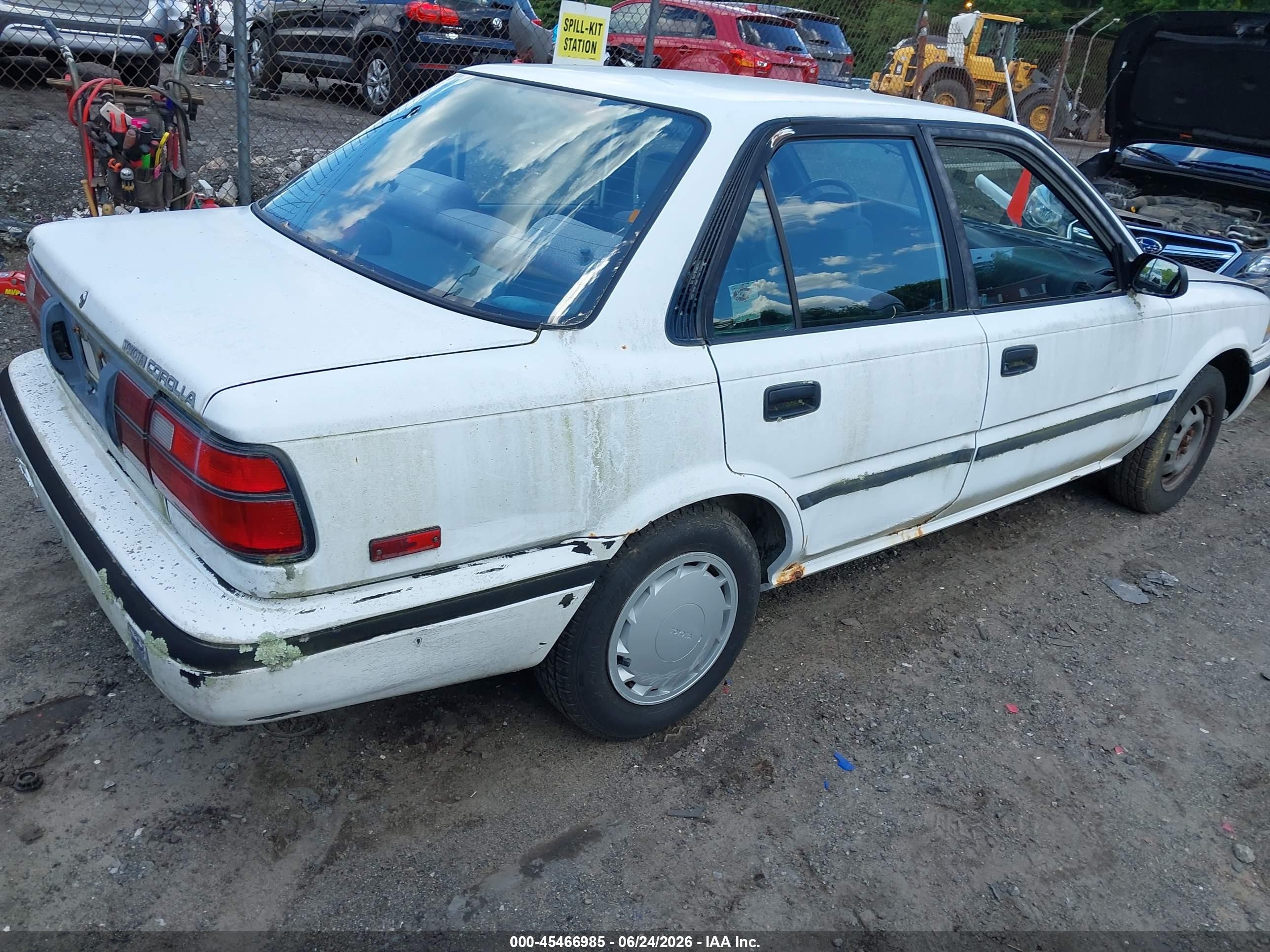 1992 Toyota Corolla Dlx White vin: 2T1AE94A2NC137399