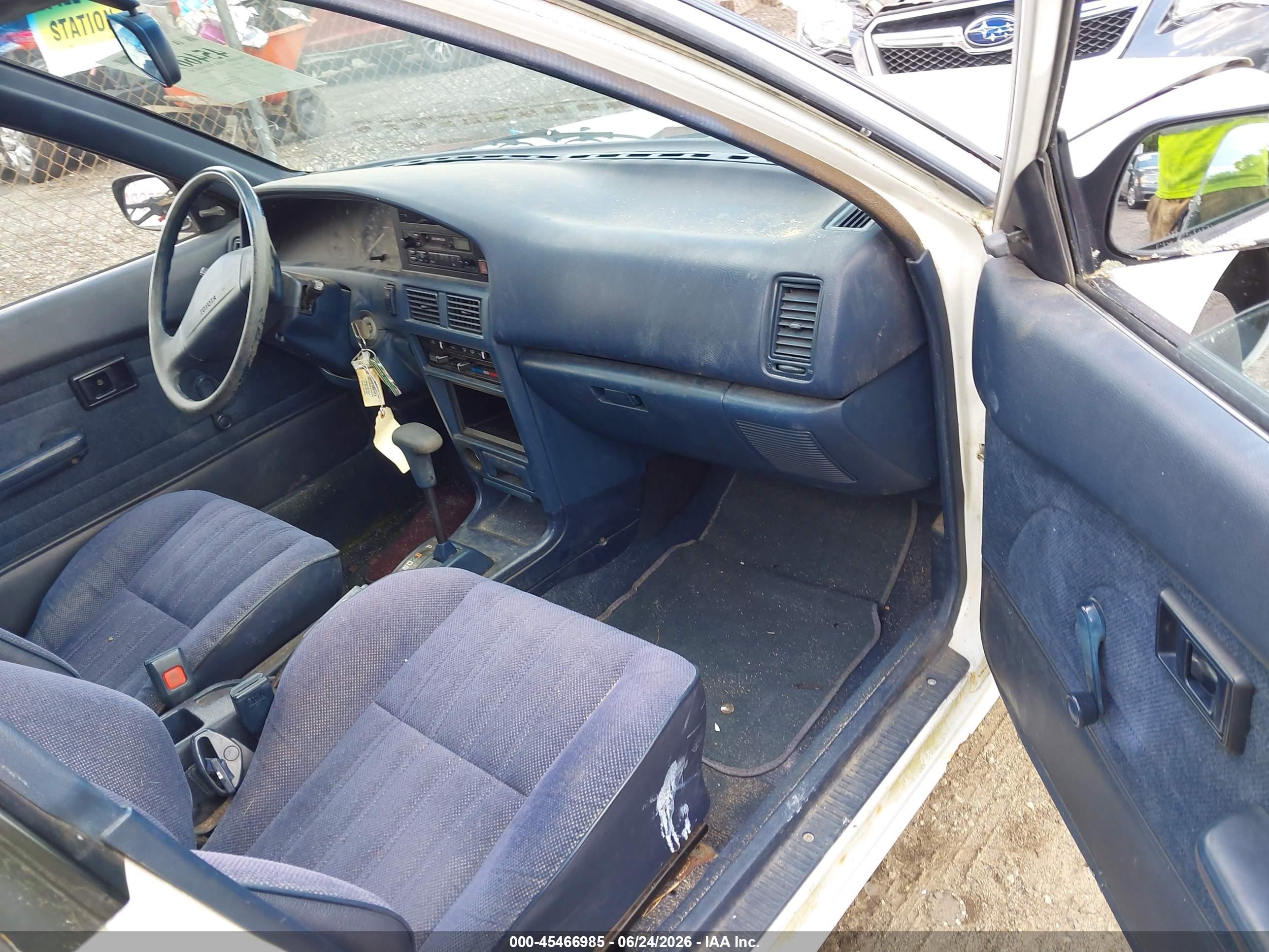 1992 Toyota Corolla Dlx White vin: 2T1AE94A2NC137399