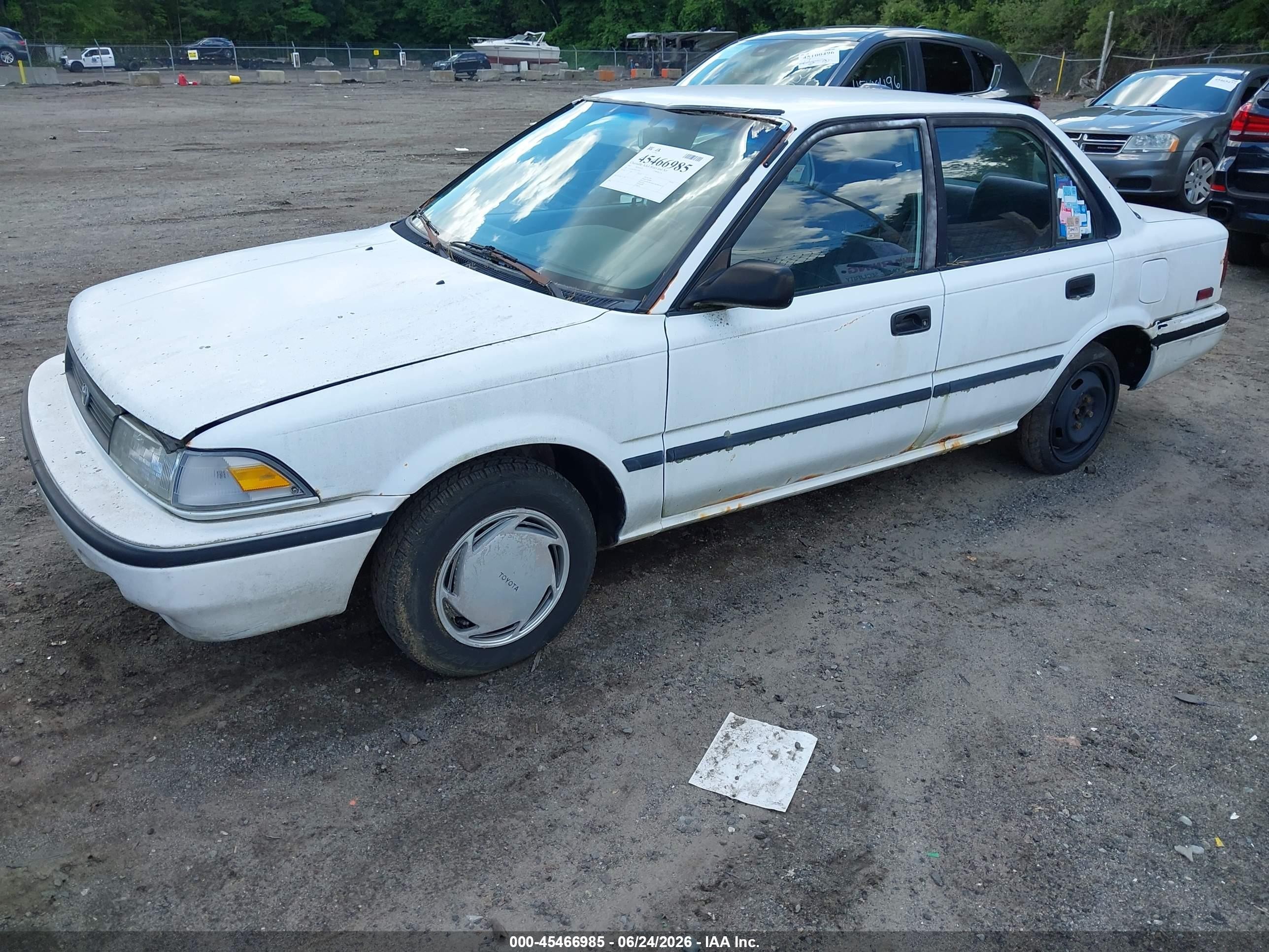 1992 Toyota Corolla Dlx White vin: 2T1AE94A2NC137399