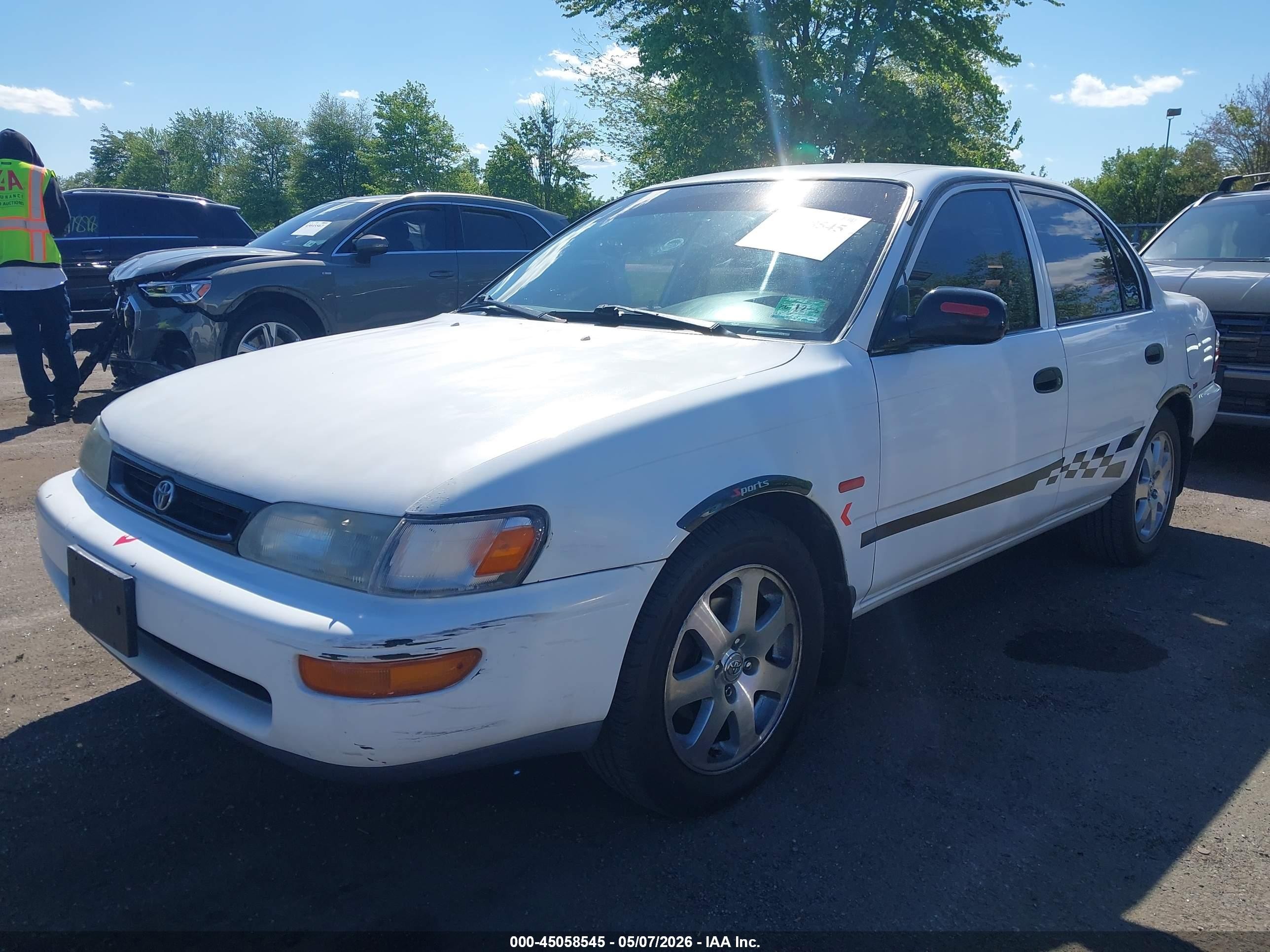 1997 Toyota Corolla Ce White vin: 2T1BA02E9VC196290
