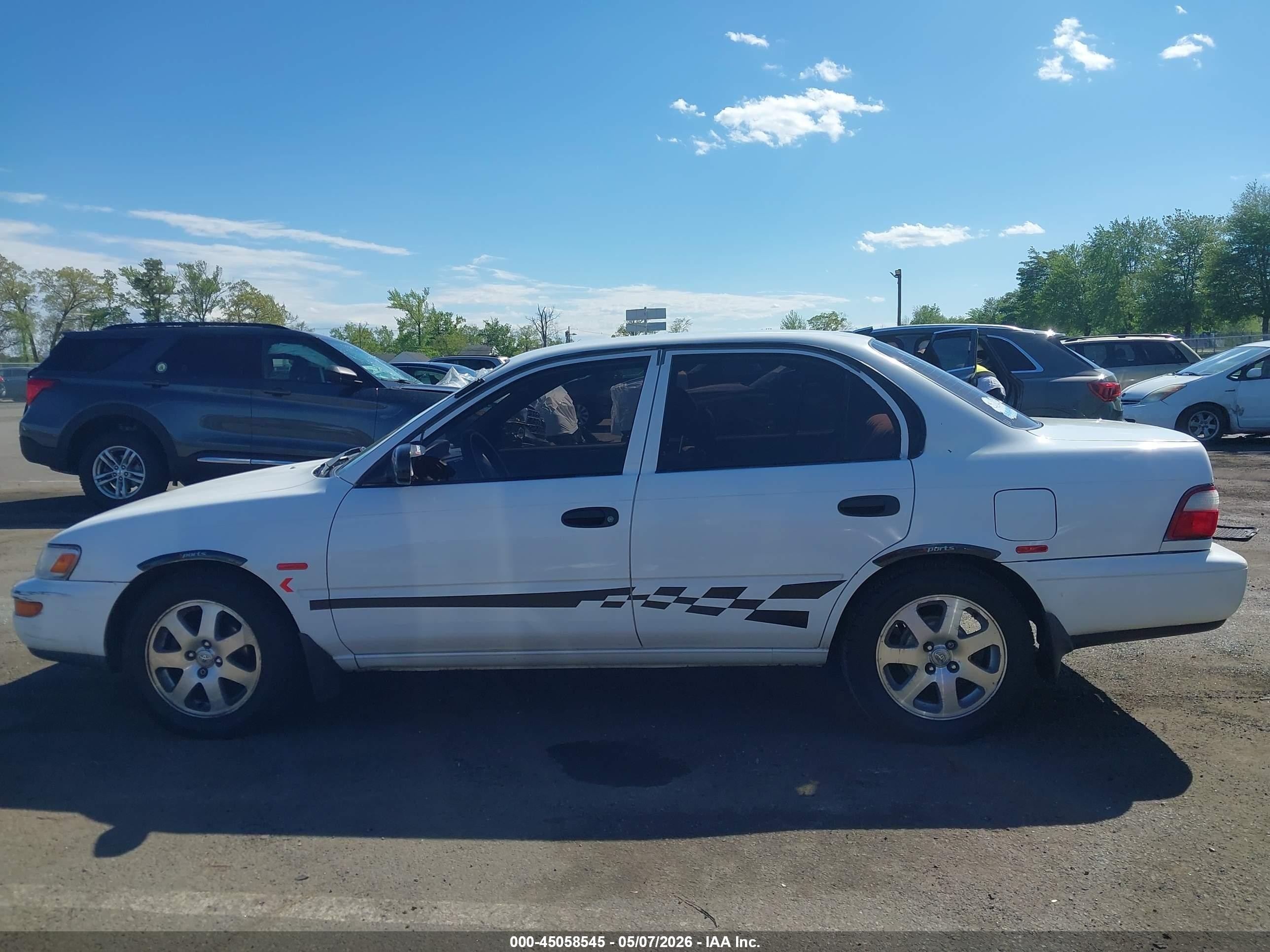 1997 Toyota Corolla Ce White vin: 2T1BA02E9VC196290