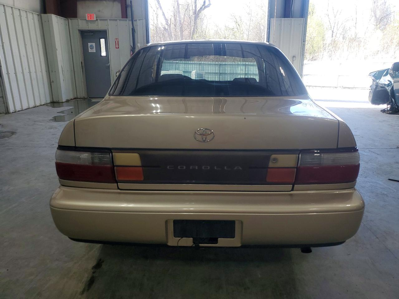1996 Toyota Corolla Dx Tan vin: 2T1BB02E5TC170330