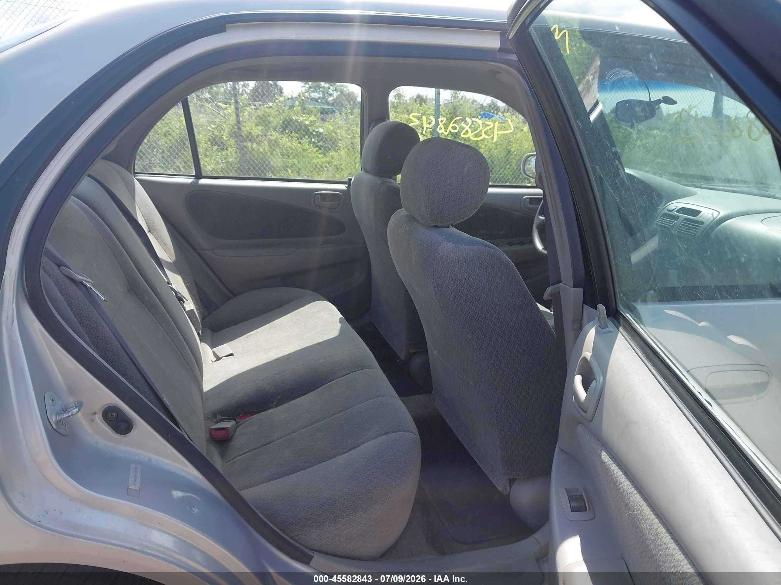 2001 Toyota Corolla Le Silver vin: 2T1BR12E01C501832