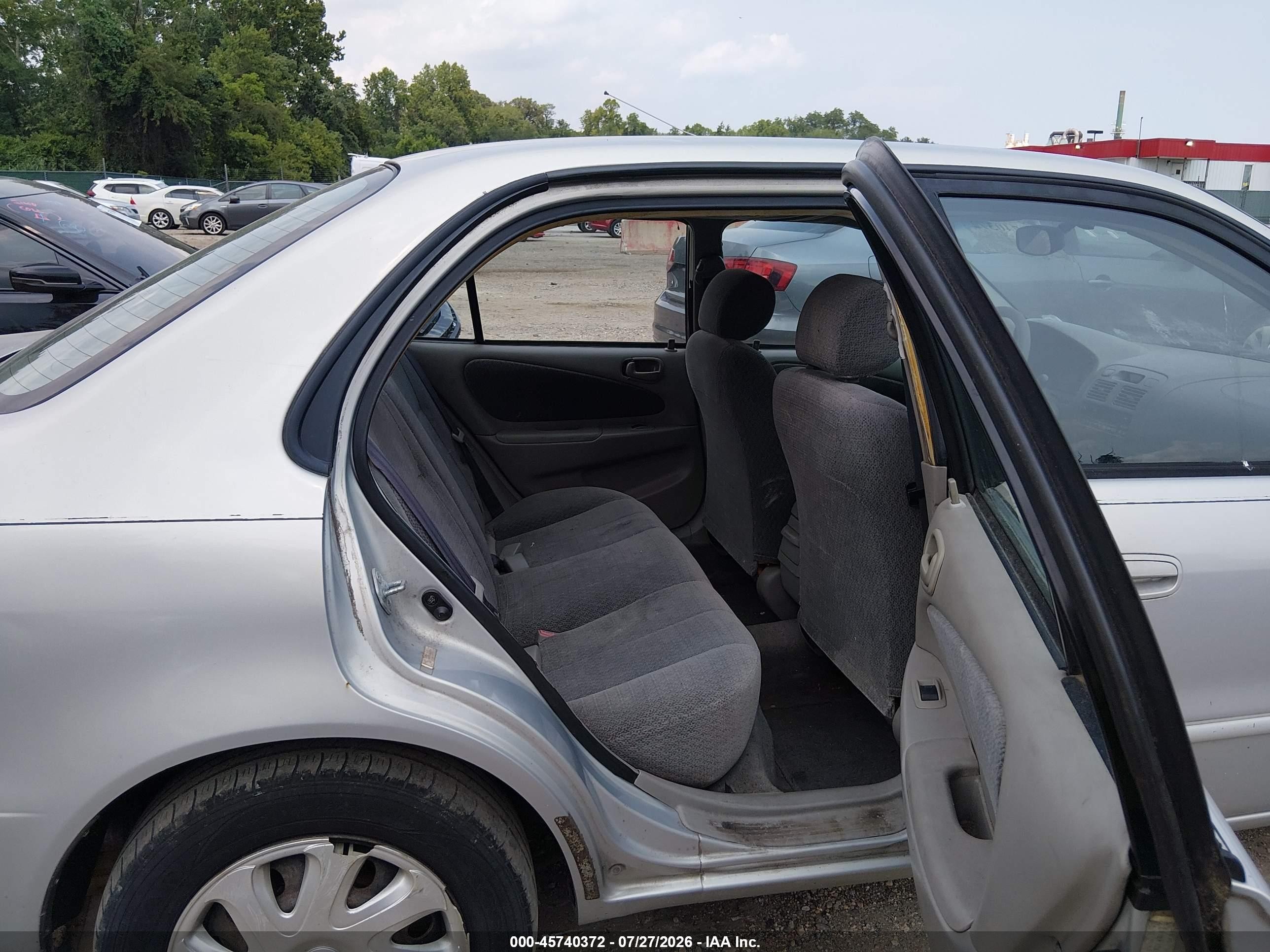 2002 Toyota Corolla Le Silver vin: 2T1BR12E12C521654