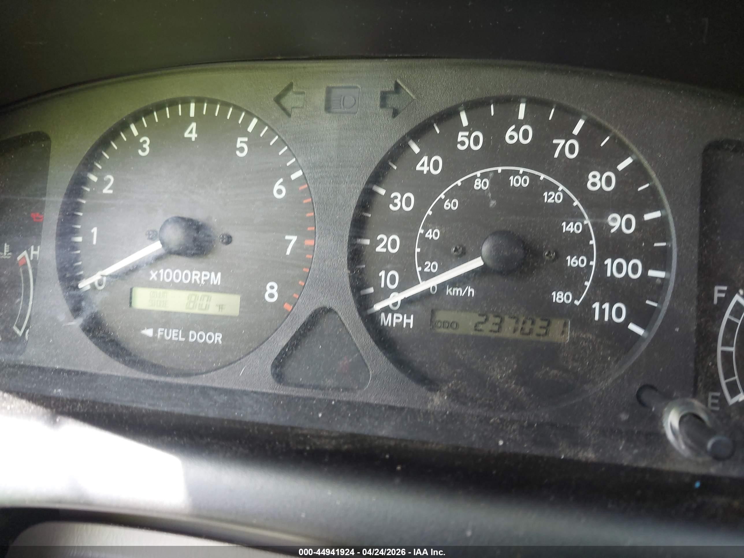 2002 Toyota Corolla Le Silver vin: 2T1BR12E22C560575