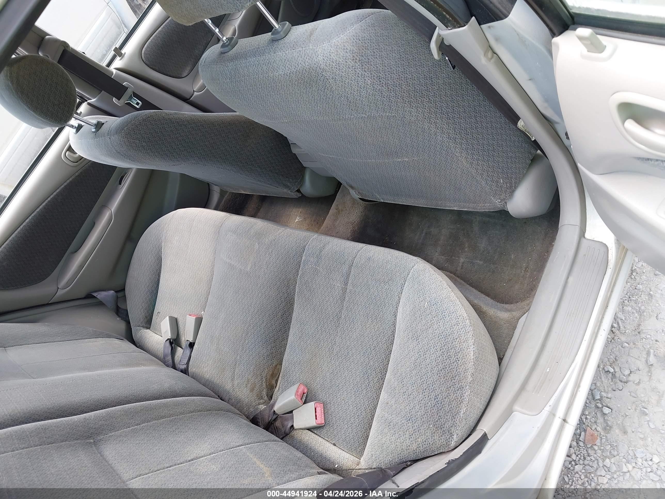2002 Toyota Corolla Le Silver vin: 2T1BR12E22C560575