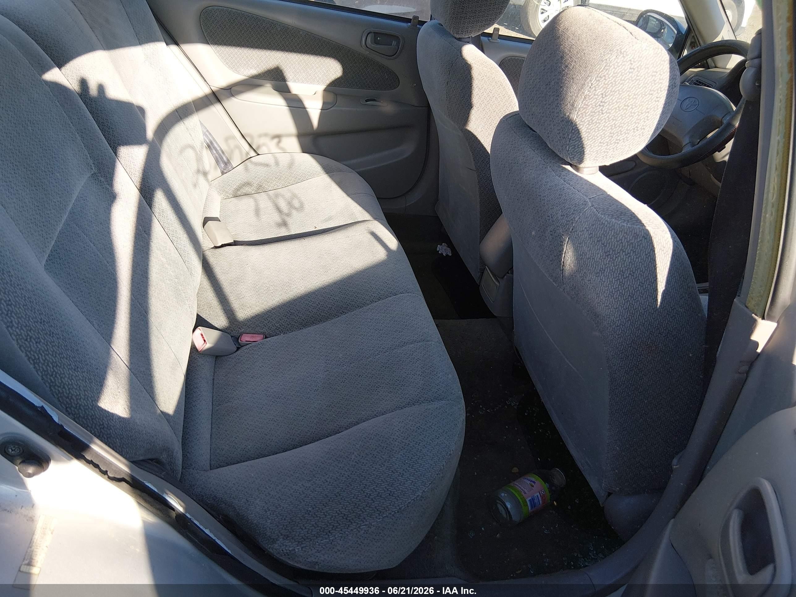 2000 Toyota Corolla Ce Silver vin: 2T1BR12E4YC383665