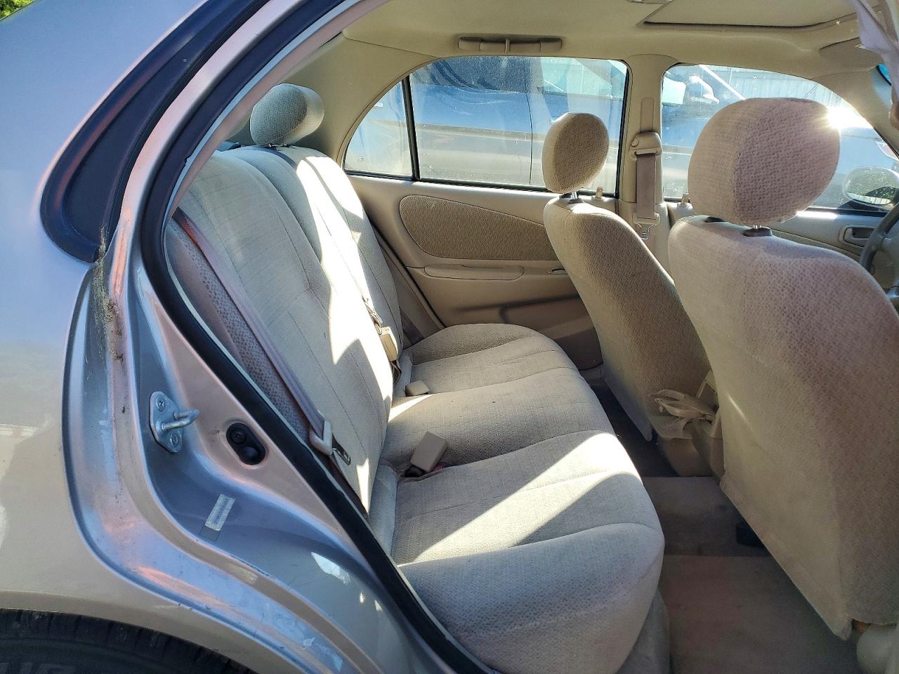2002 Toyota Corolla Le Gold vin: 2T1BR12E52C542247