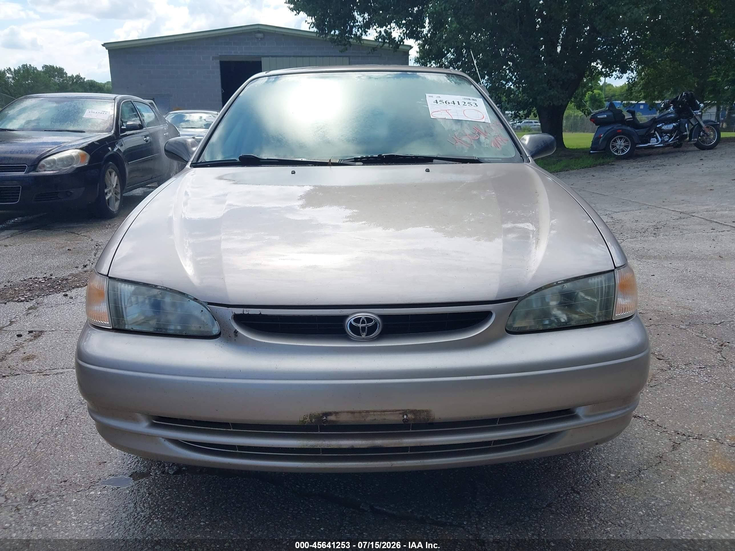 1998 Toyota Corolla Ce Silver vin: 2T1BR12E5WC041817