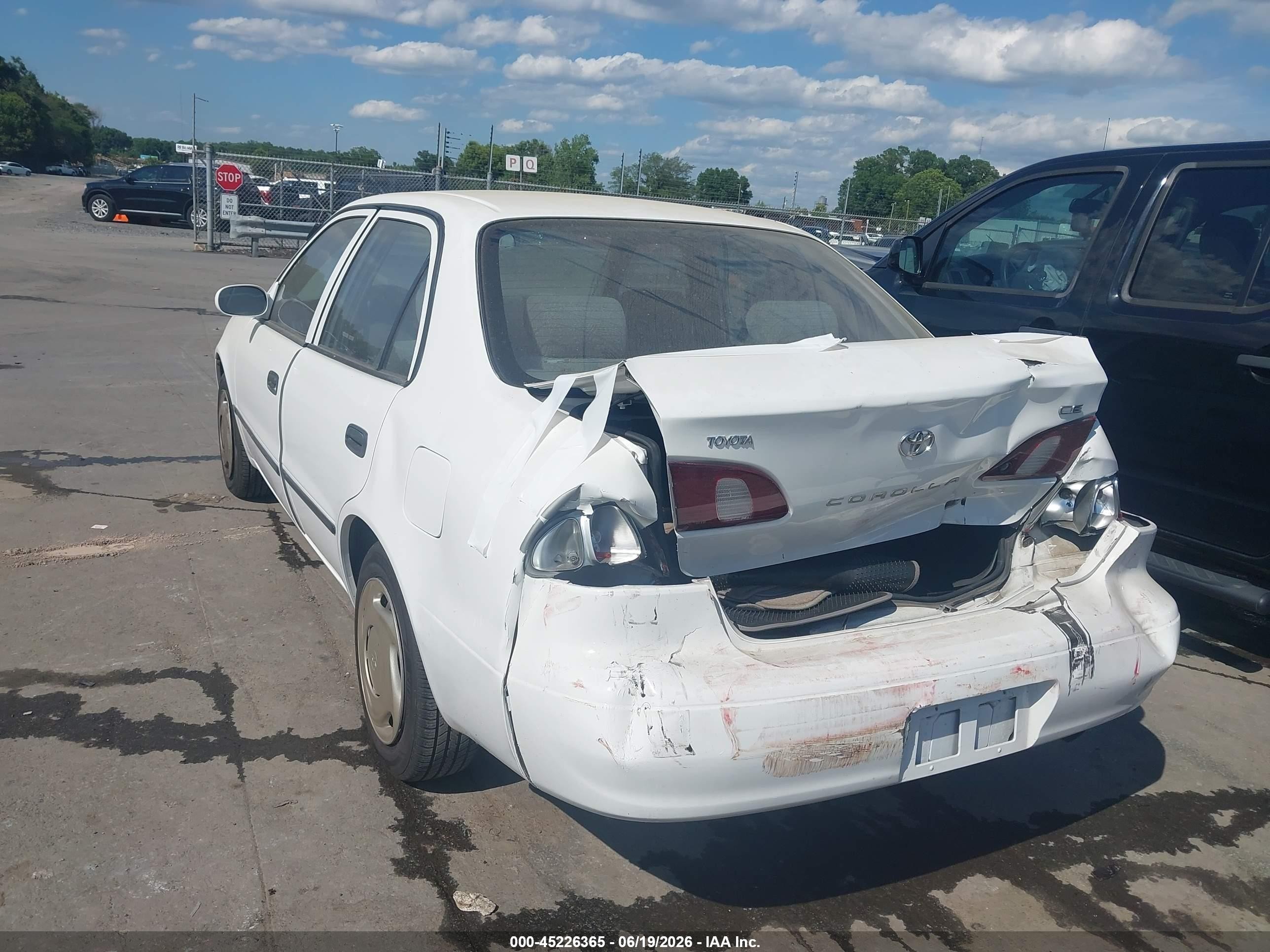 2000 Toyota Corolla Ce White vin: 2T1BR12E5YC324799