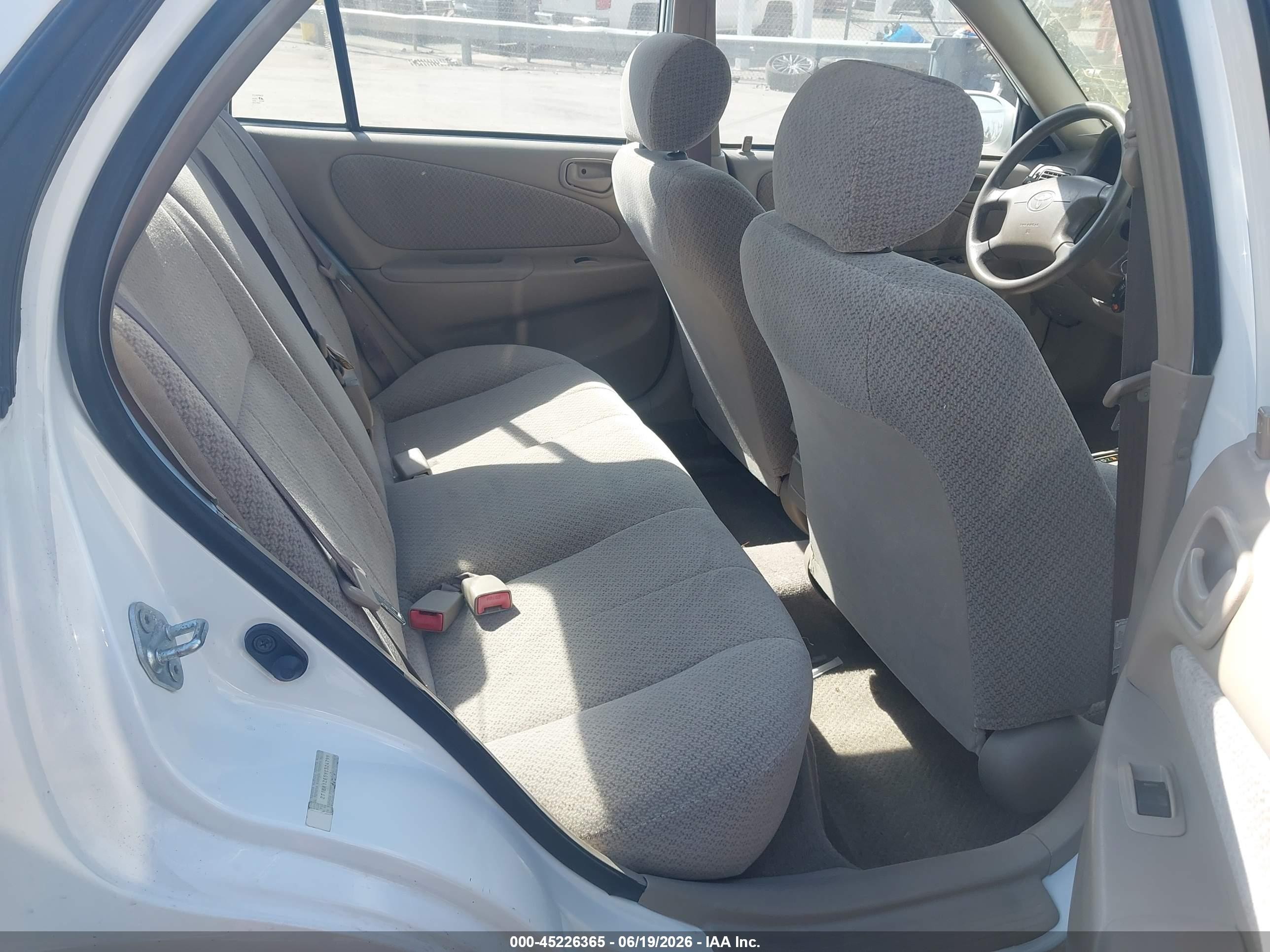 2000 Toyota Corolla Ce White vin: 2T1BR12E5YC324799
