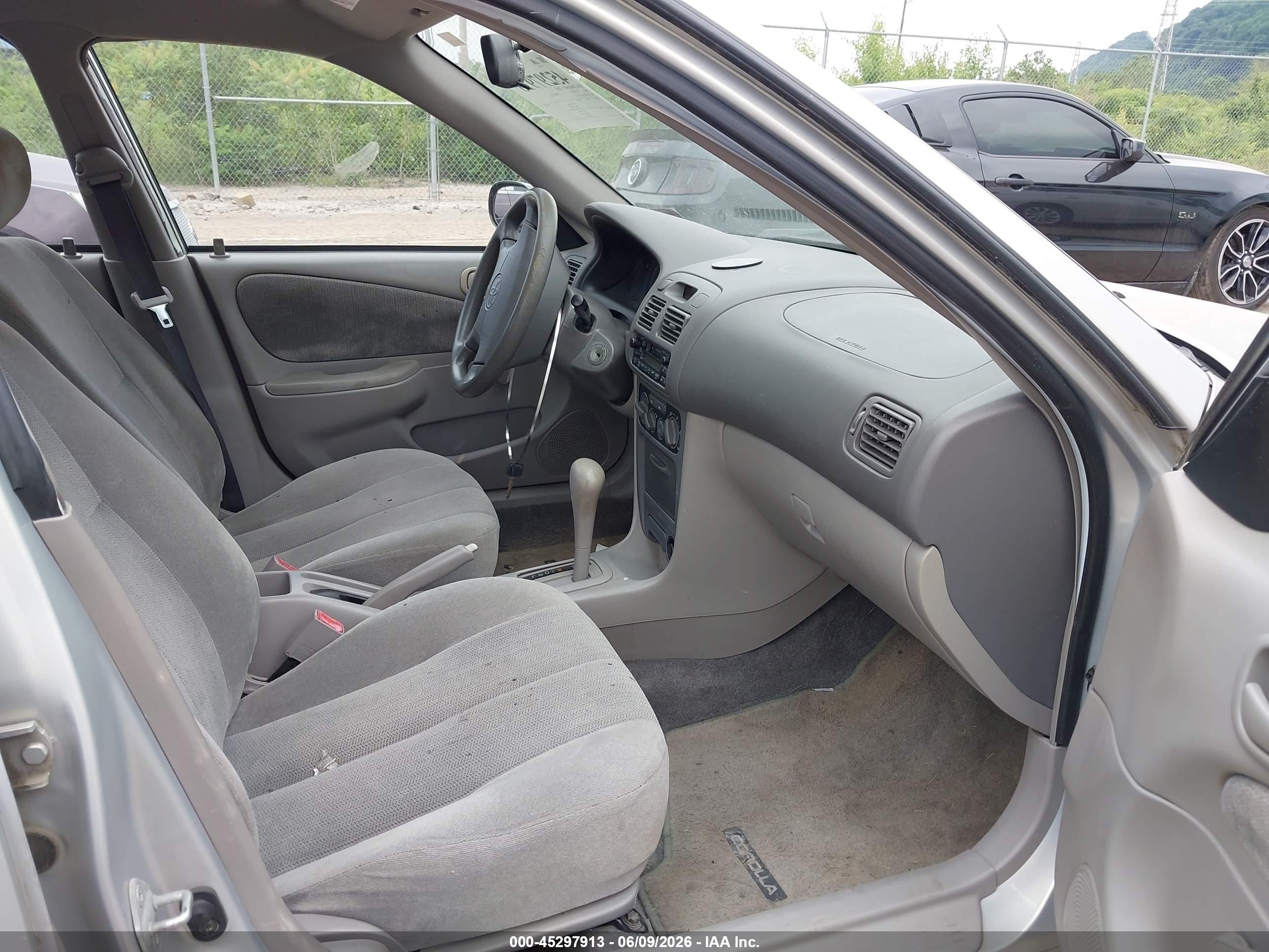 2001 Toyota Corolla Ce Silver vin: 2T1BR12E61C403792