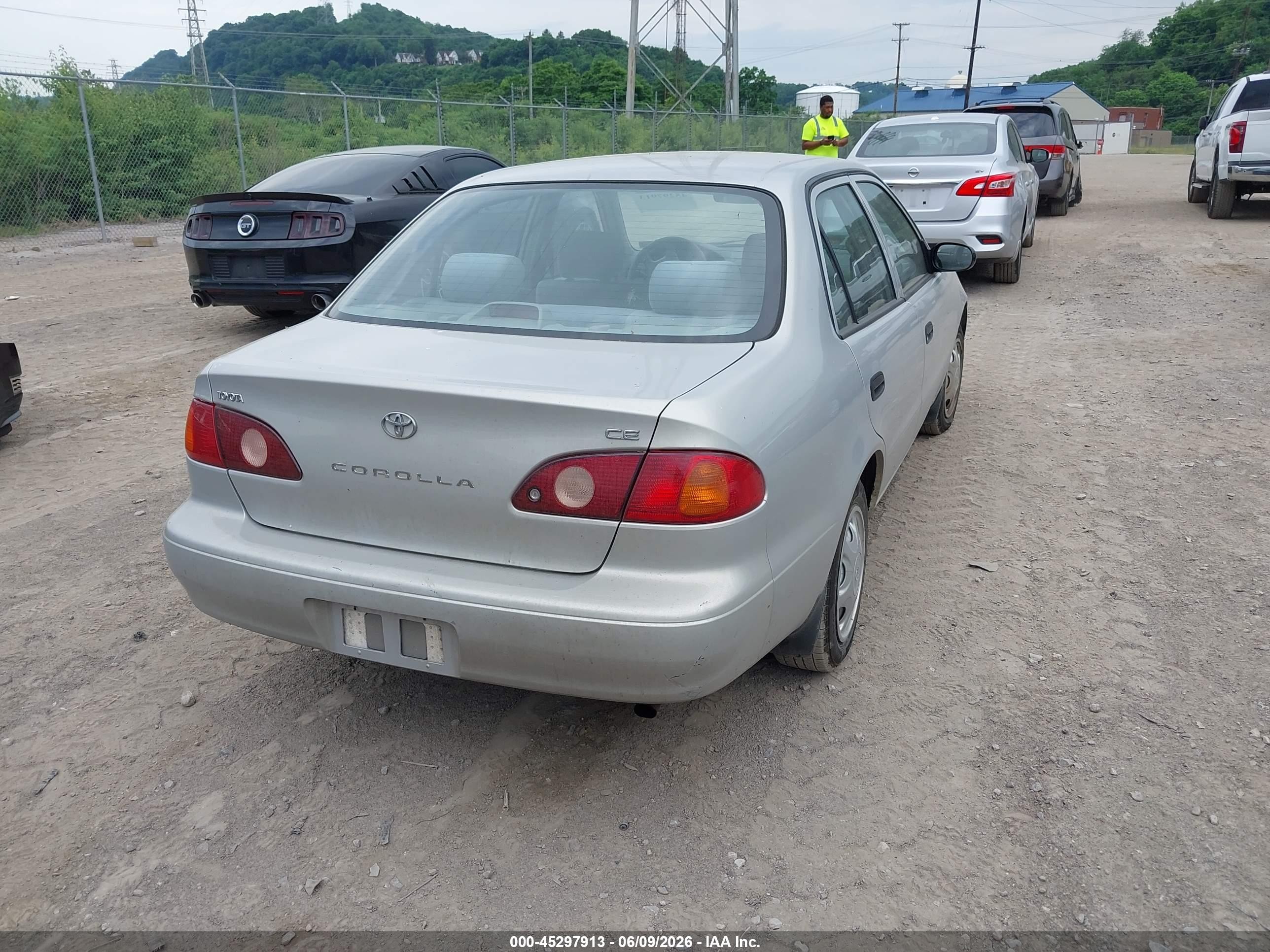 2001 Toyota Corolla Ce Silver vin: 2T1BR12E61C403792