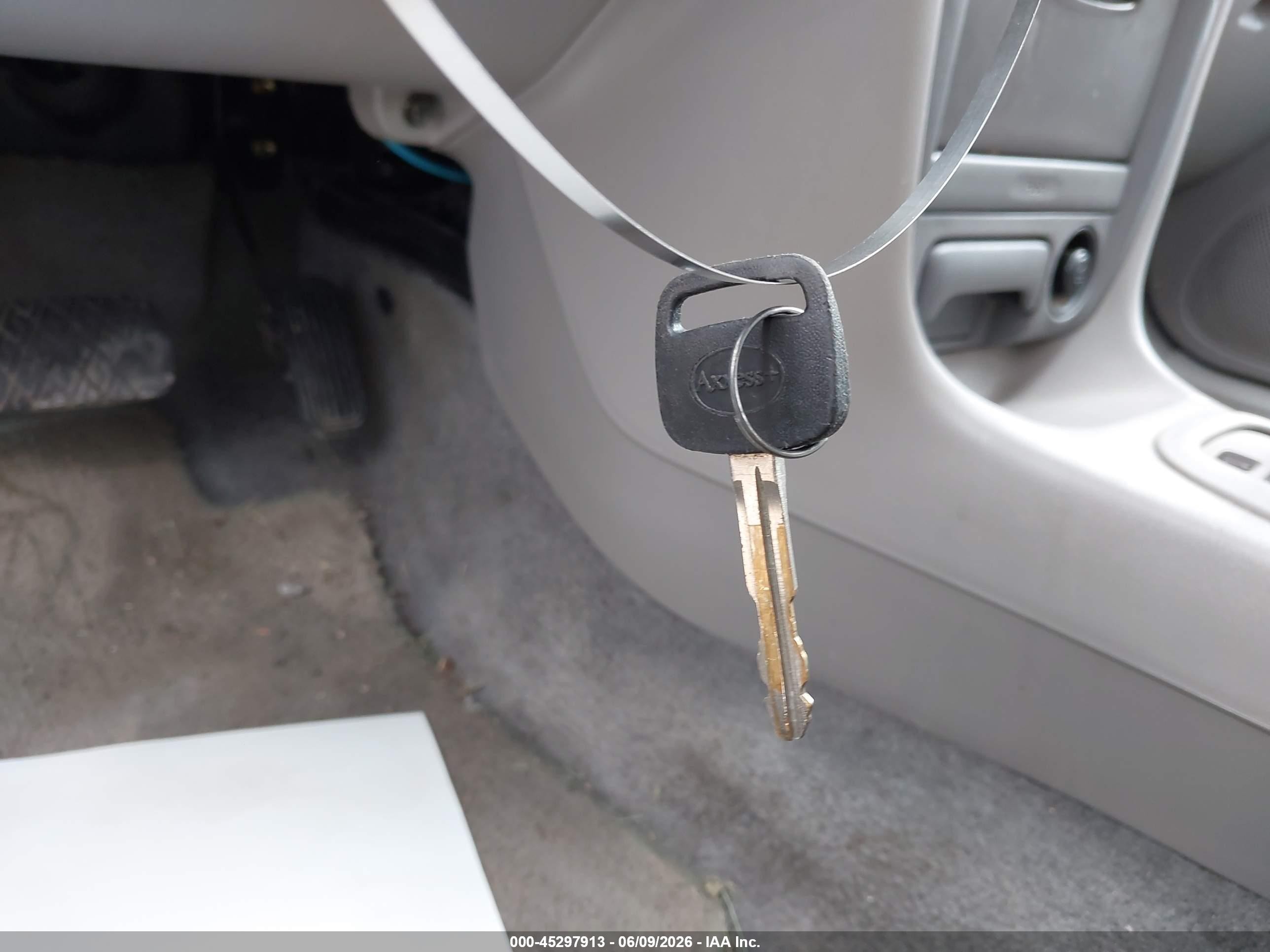 2001 Toyota Corolla Ce Silver vin: 2T1BR12E61C403792