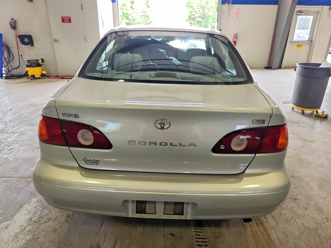 2002 Toyota Corolla Silver vin: 2T1BR12E72C571930