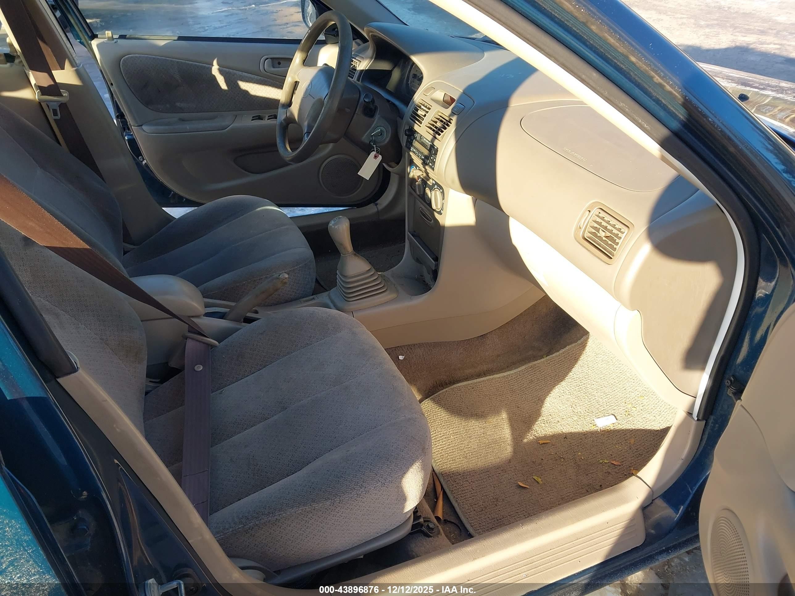 1998 Toyota Corolla Ce Blue vin: 2T1BR12E8WC061348