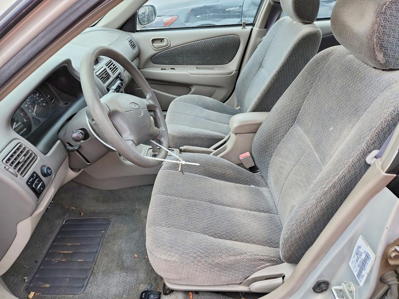 2001 Toyota Corolla Ce Silver vin: 2T1BR12EX1C833843