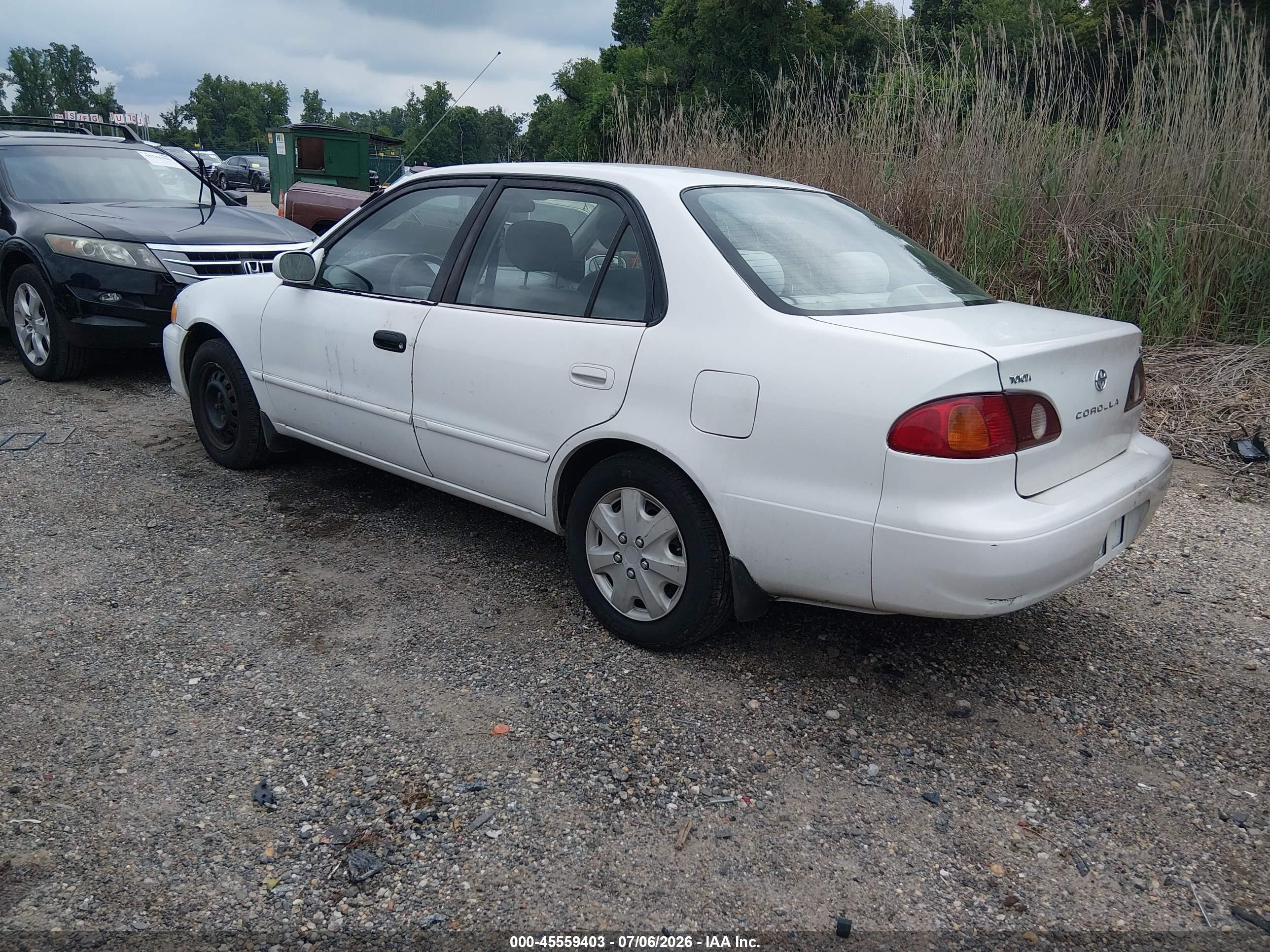 2002 Toyota Corolla Le White vin: 2T1BR12EX2C567385
