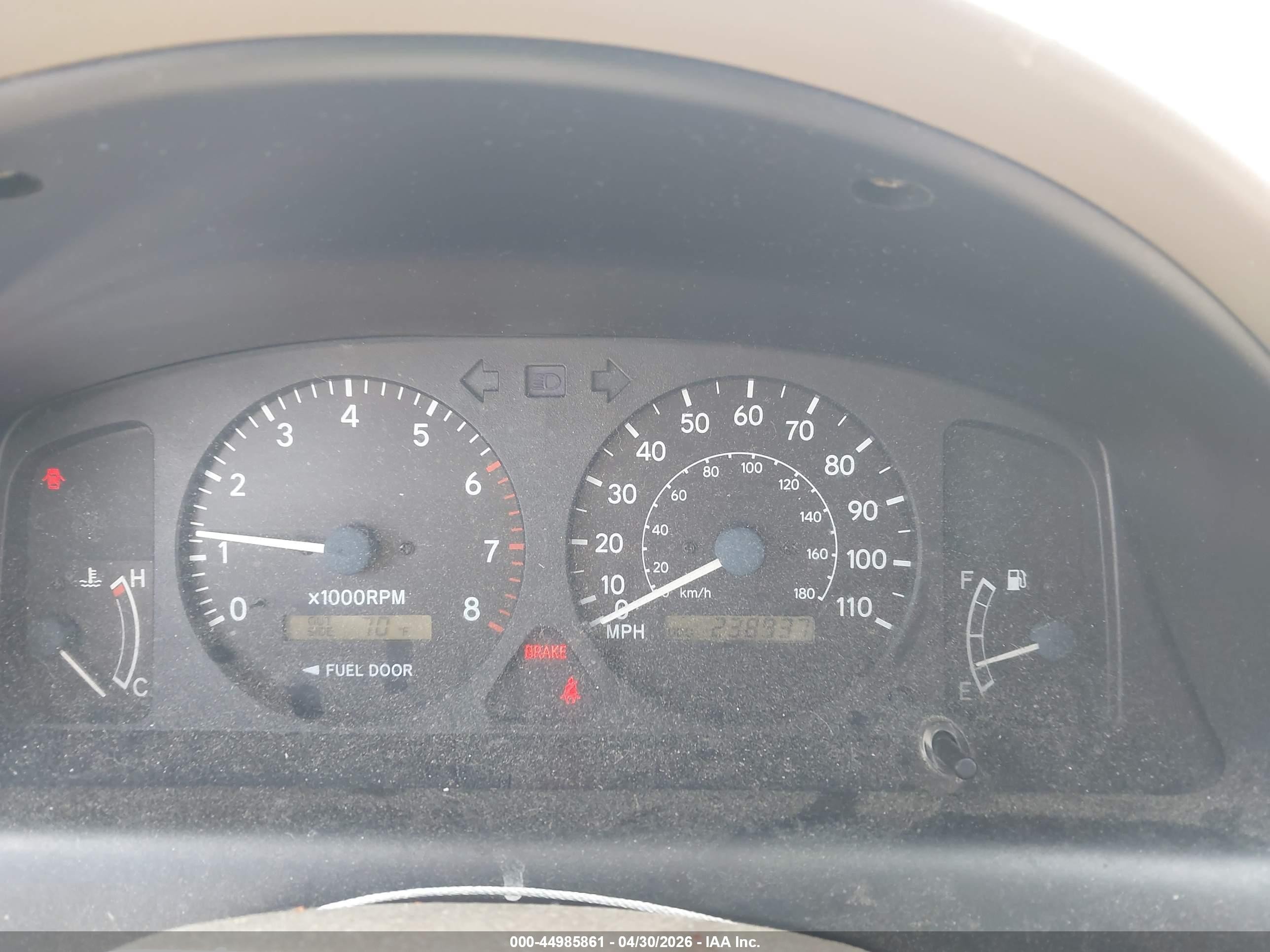 1999 Toyota Corolla Le Red vin: 2T1BR12EXXC209663