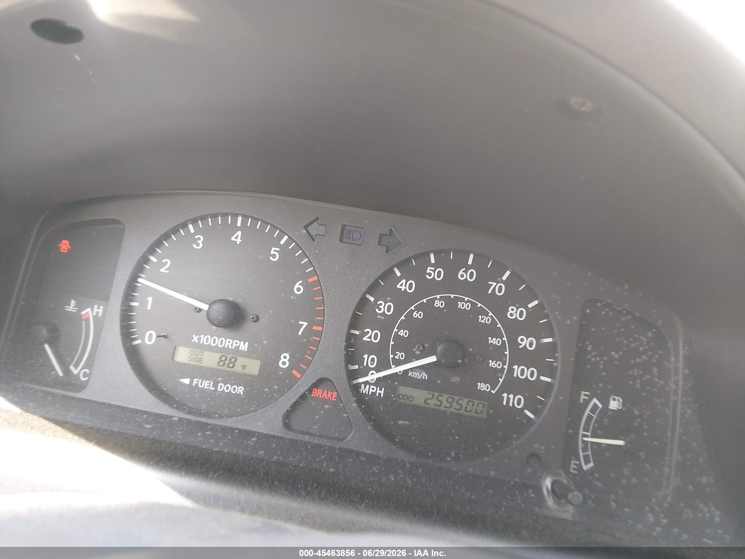 1998 Toyota Corolla Le White vin: 2T1BR18E0WC023037
