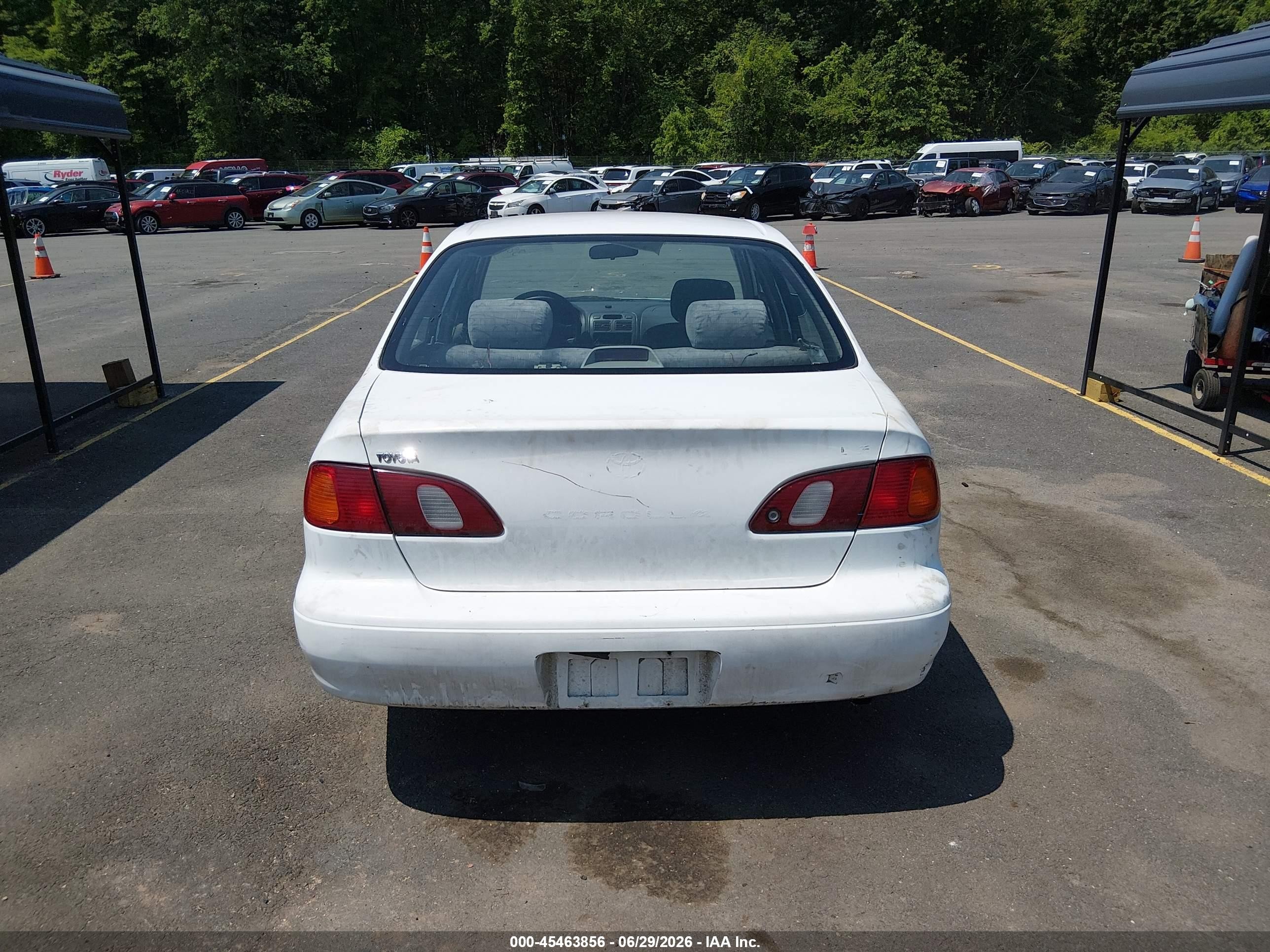 1998 Toyota Corolla Le White vin: 2T1BR18E0WC023037