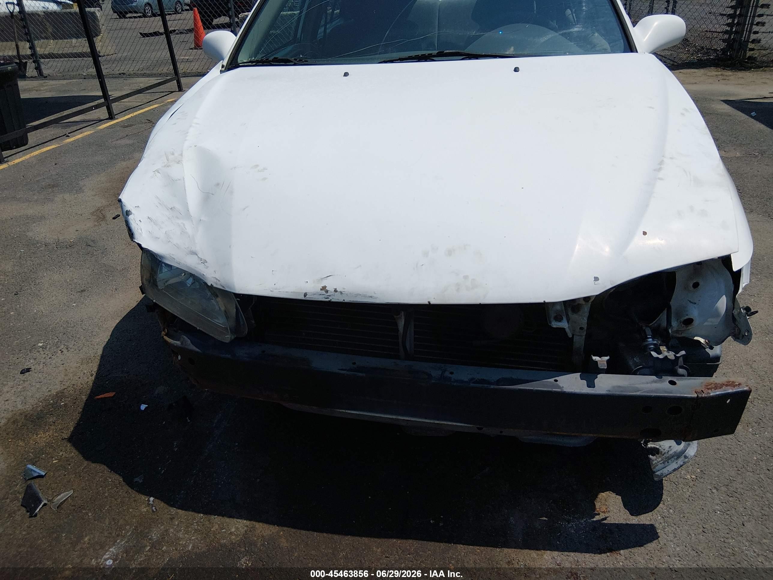 1998 Toyota Corolla Le White vin: 2T1BR18E0WC023037